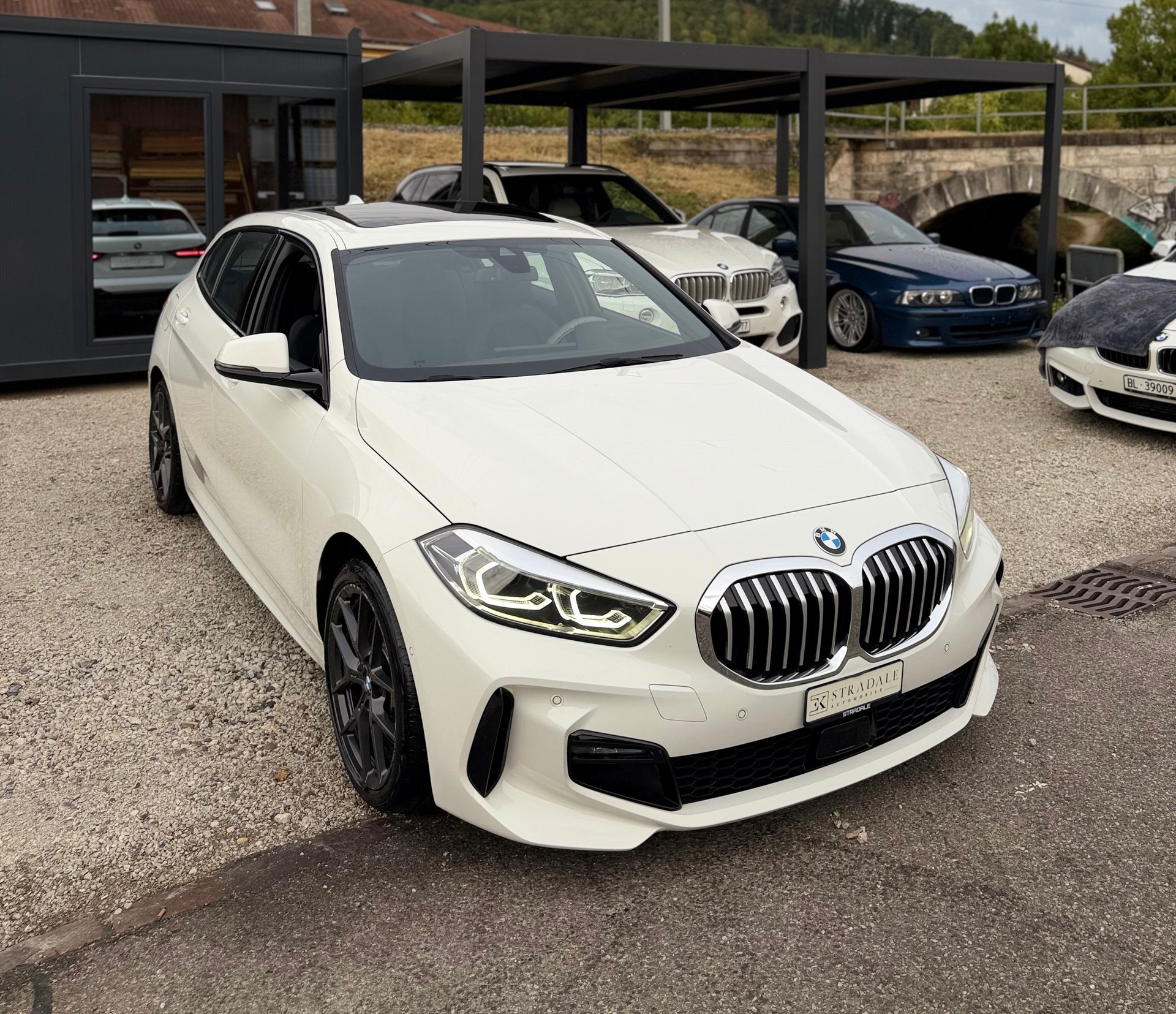 BMW 120d xDrive Steptronic M Sport **Schiebedach**-image-2