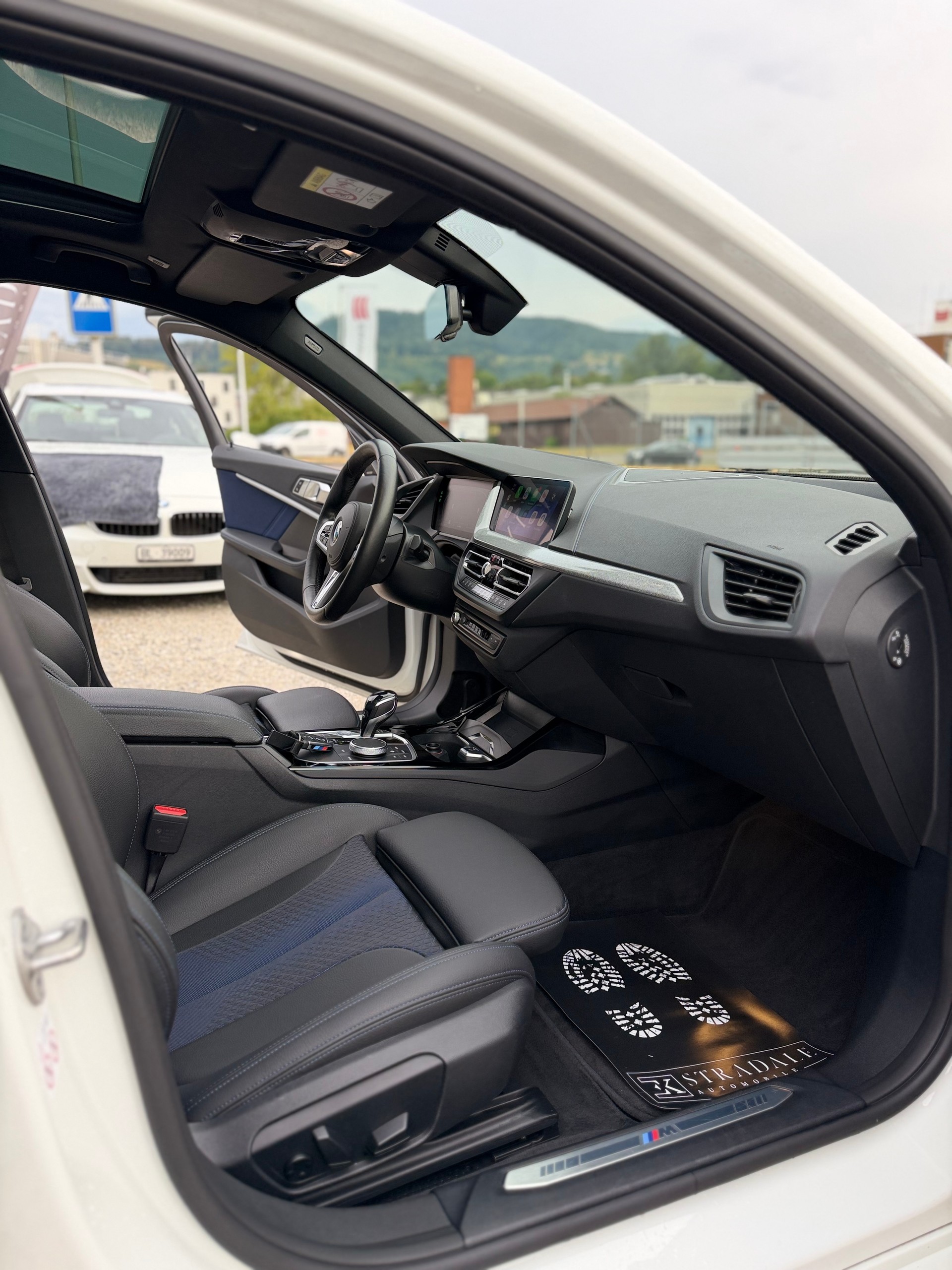 BMW 120d xDrive Steptronic M Sport **Schiebedach**-image-12