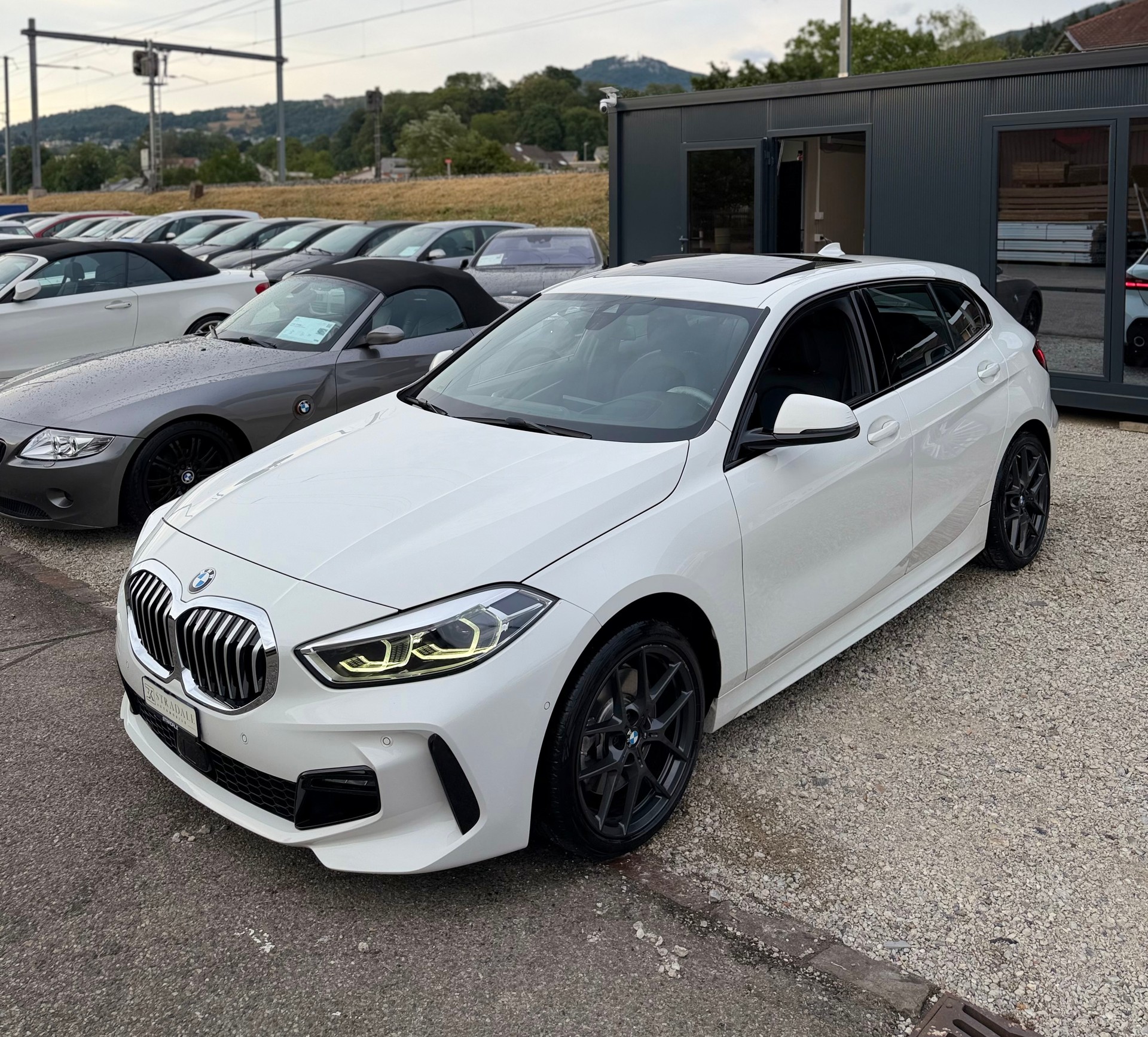 BMW 120d xDrive Steptronic M Sport **Schiebedach**-image-7
