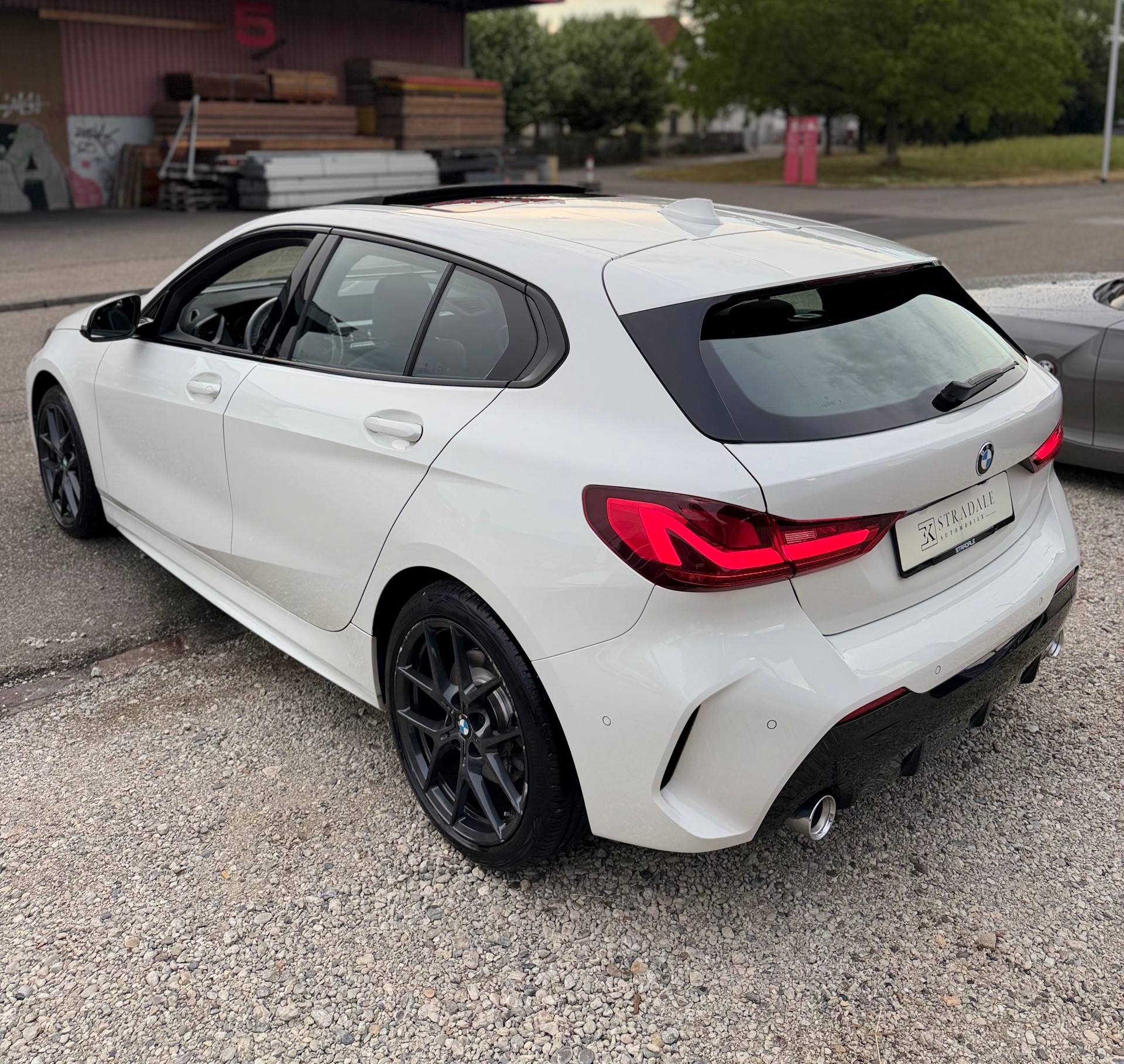 BMW 120d xDrive Steptronic M Sport **Schiebedach**-image-9