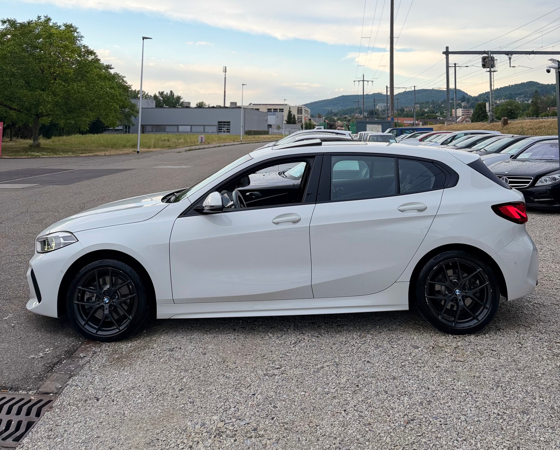 BMW 120d xDrive Steptronic M Sport **Schiebedach**-image-8