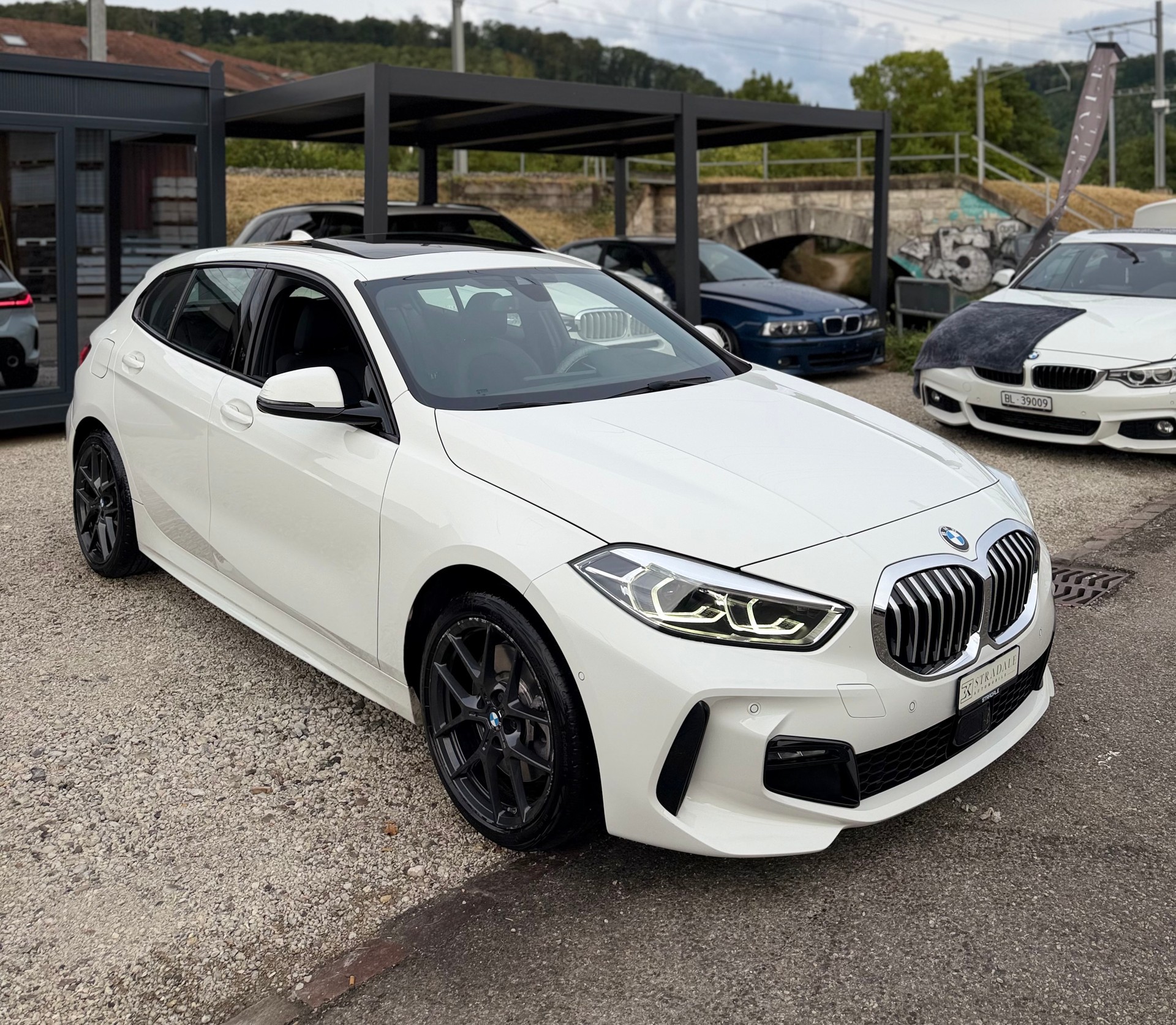 BMW 120d xDrive Steptronic M Sport **Schiebedach**-image-3