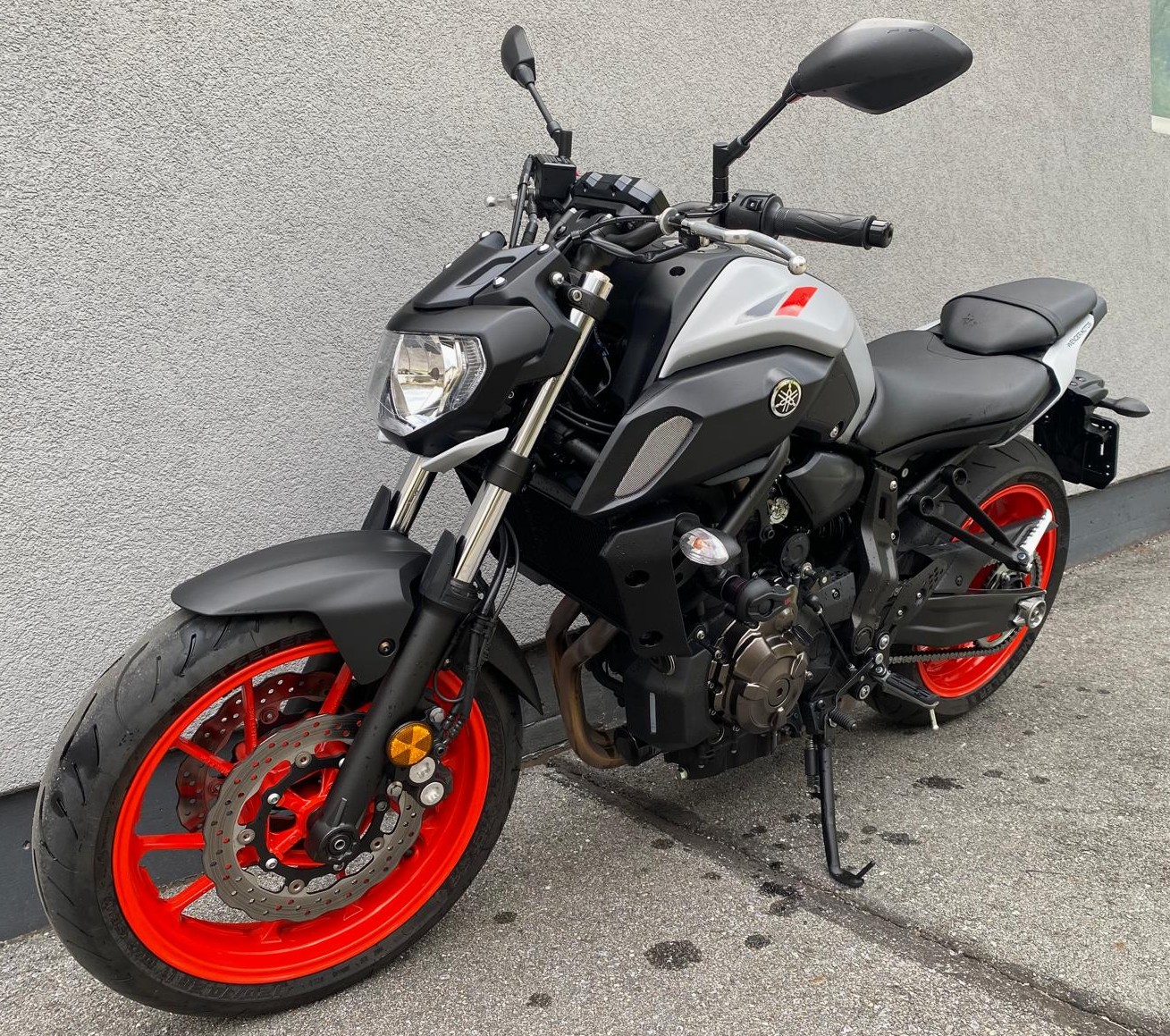 YAMAHA MT-07 ABS-showroom-element-2