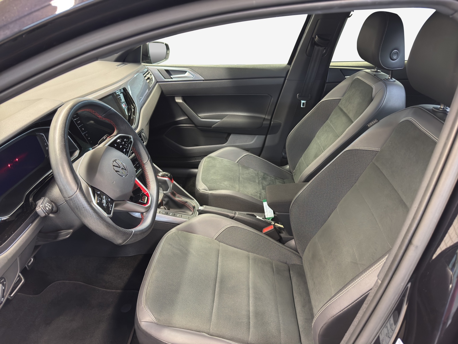 VW Polo 2.0 TSI GTI DSG-image-7