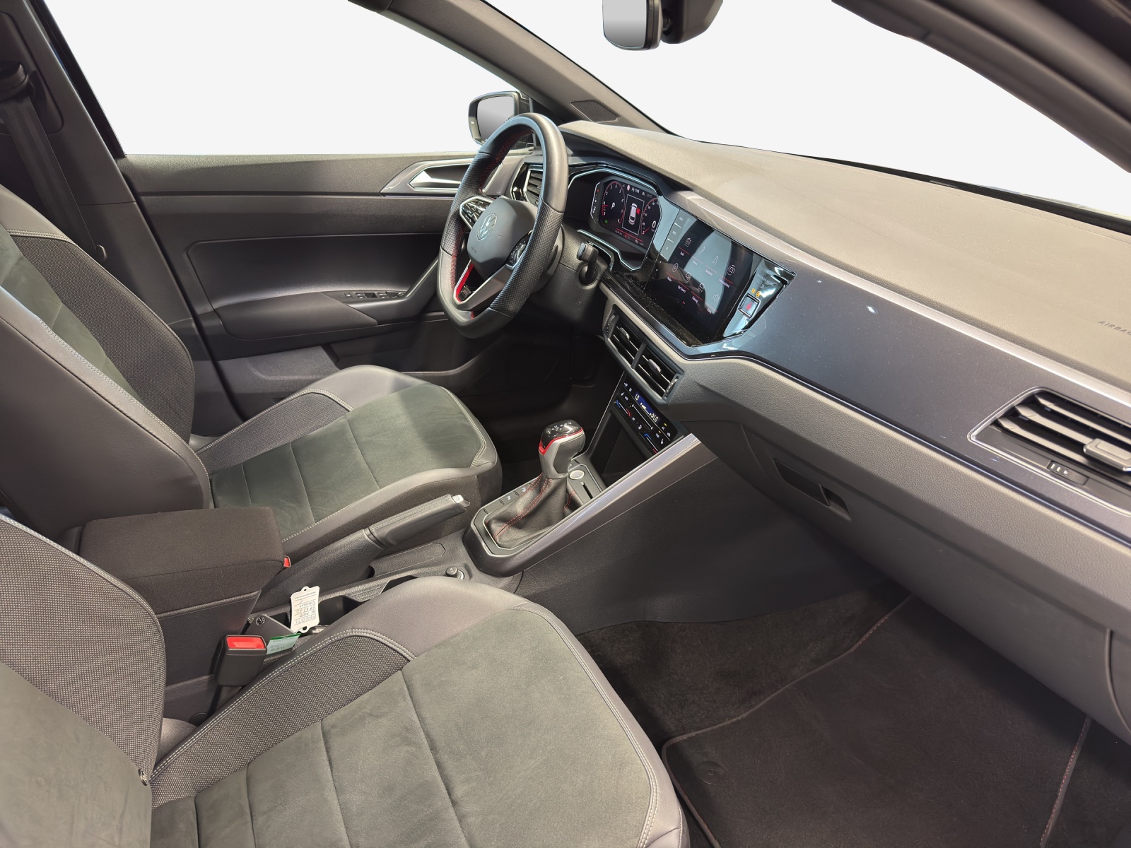 VW Polo 2.0 TSI GTI DSG-image-14