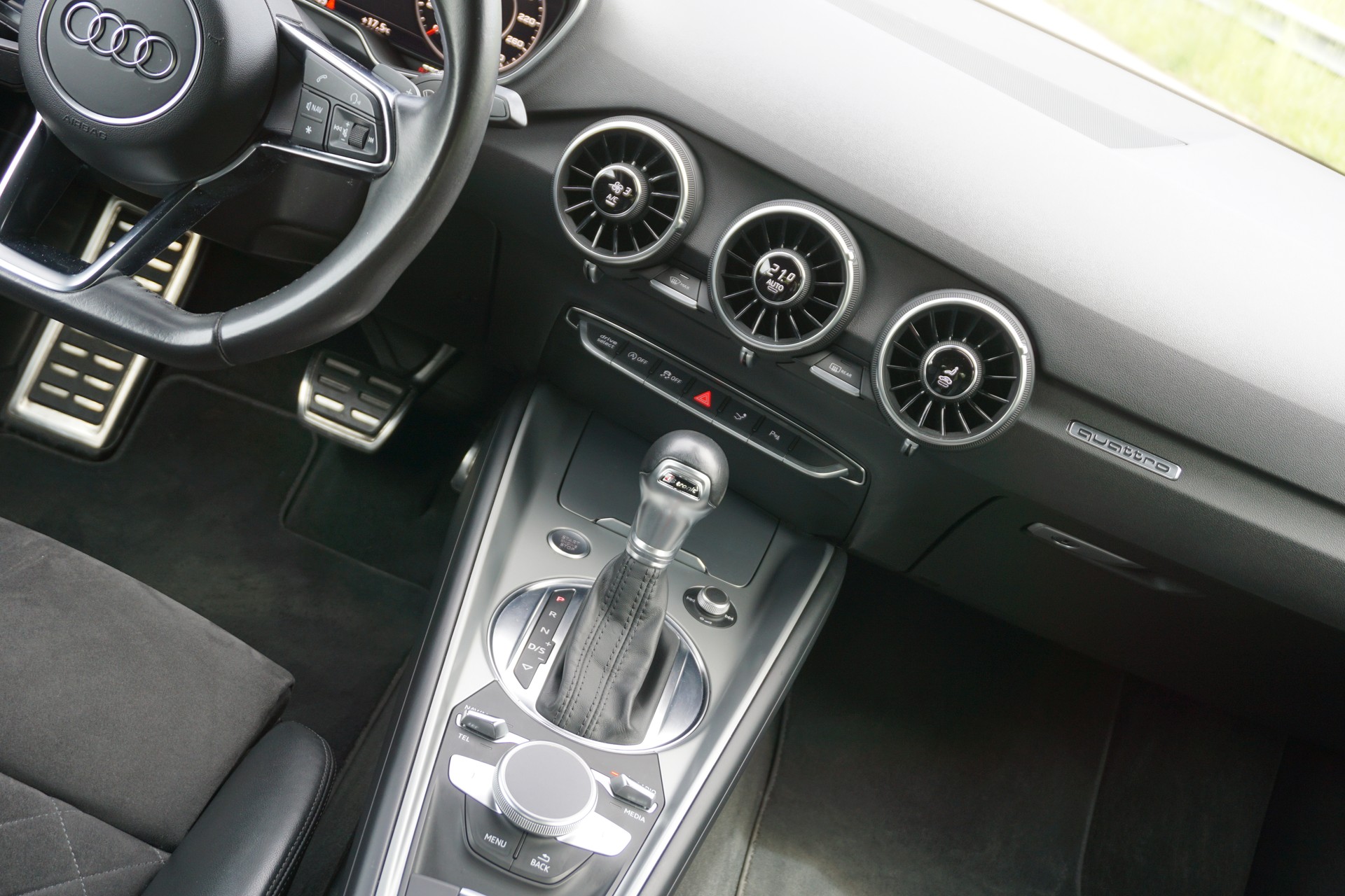 AUDI TT Coupé 2.0 TFSI quattro S-tronic-image-12