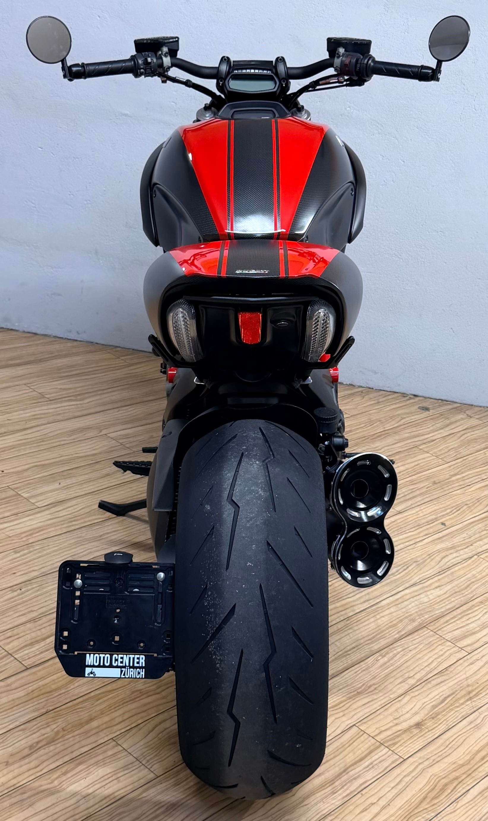 DUCATI Diavel 1200 Carbon red-showroom-element-3