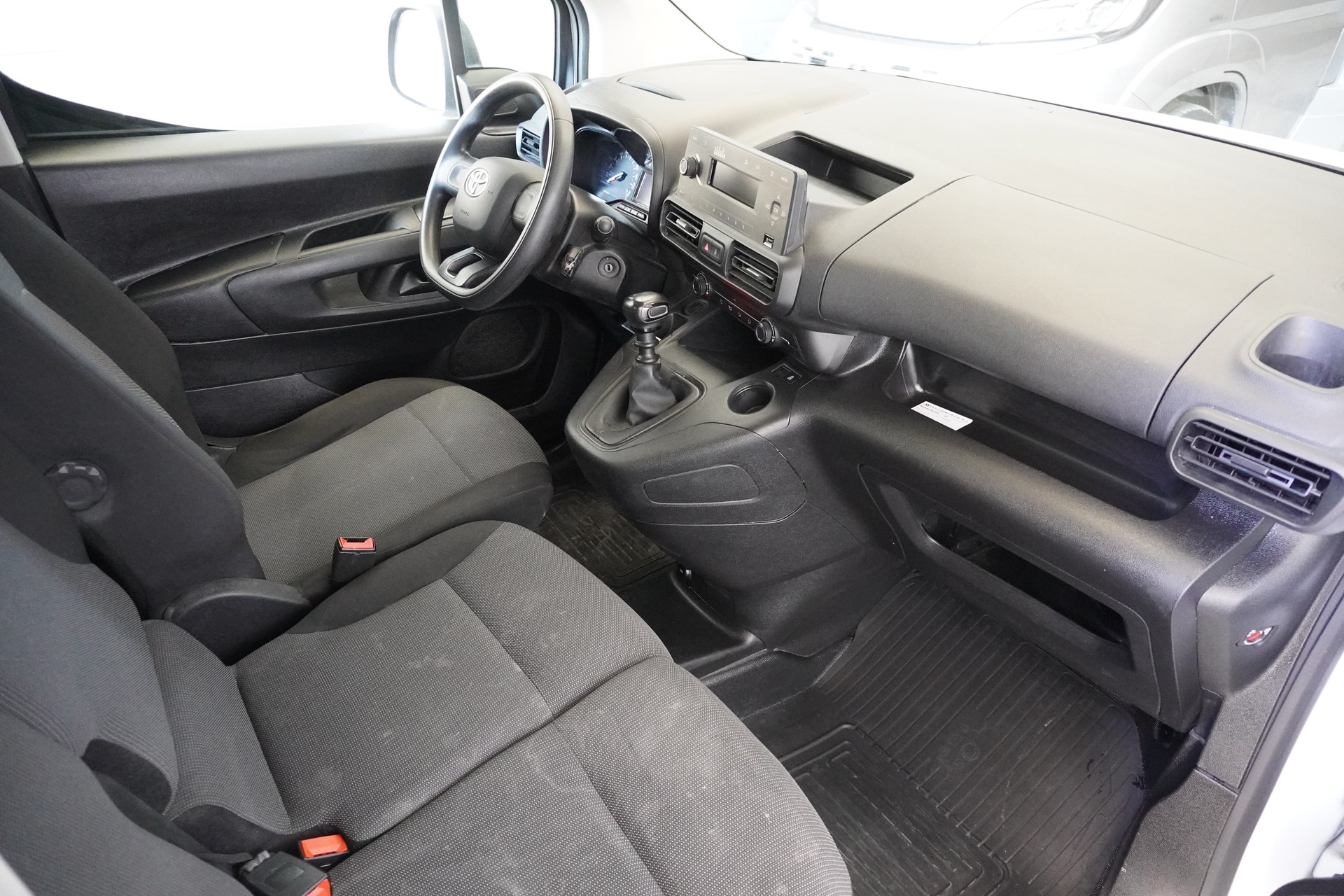 TOYOTA Proace City Van 1.2 Profi Medium-image-5