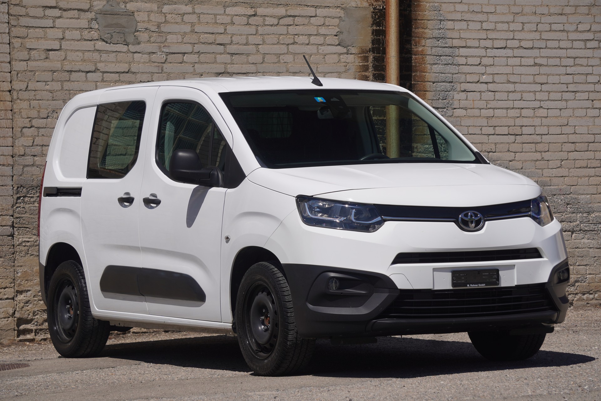 TOYOTA Proace City Van 1.2 Profi Medium-image-1