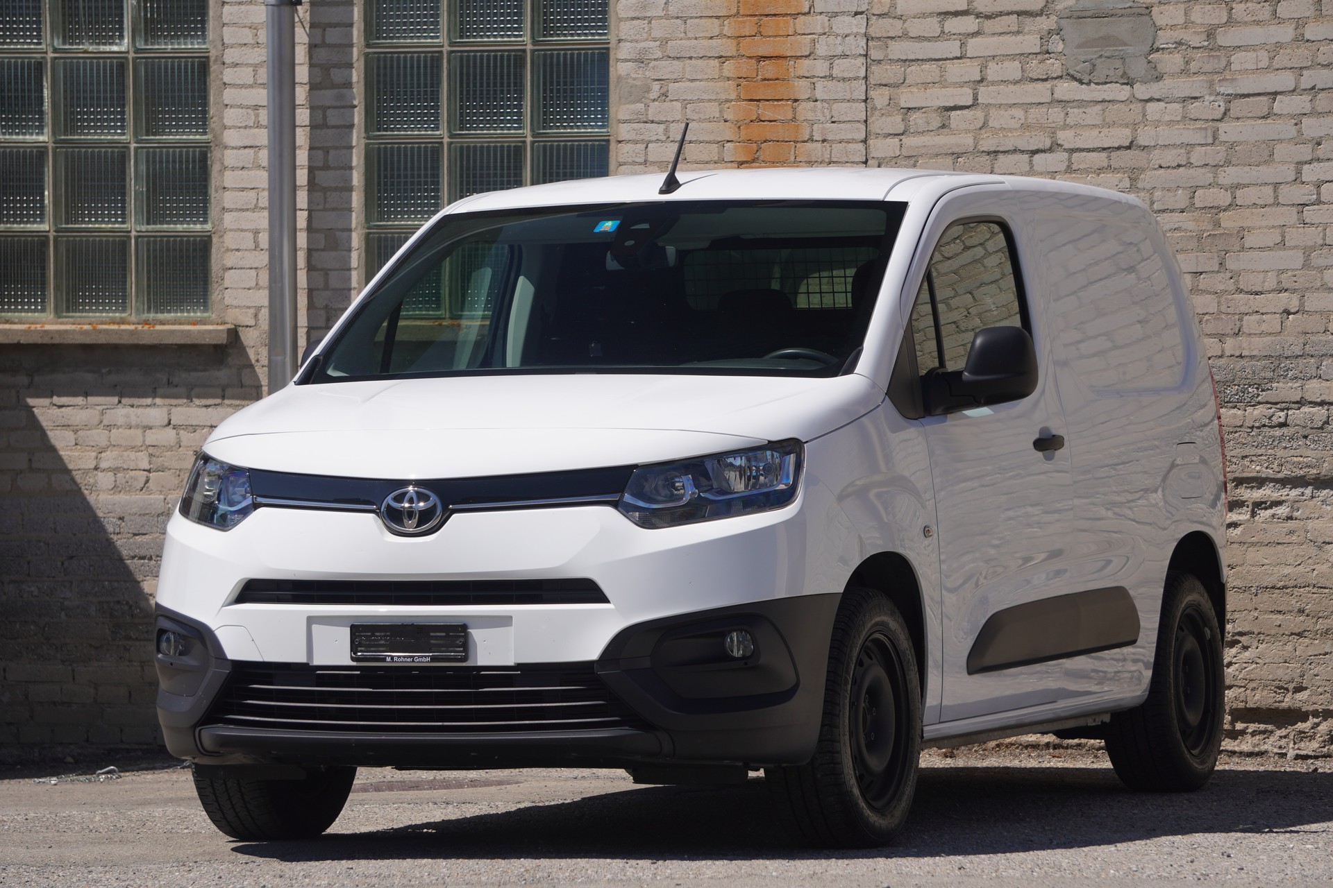 TOYOTA Proace City Van 1.2 Profi Medium-image-0