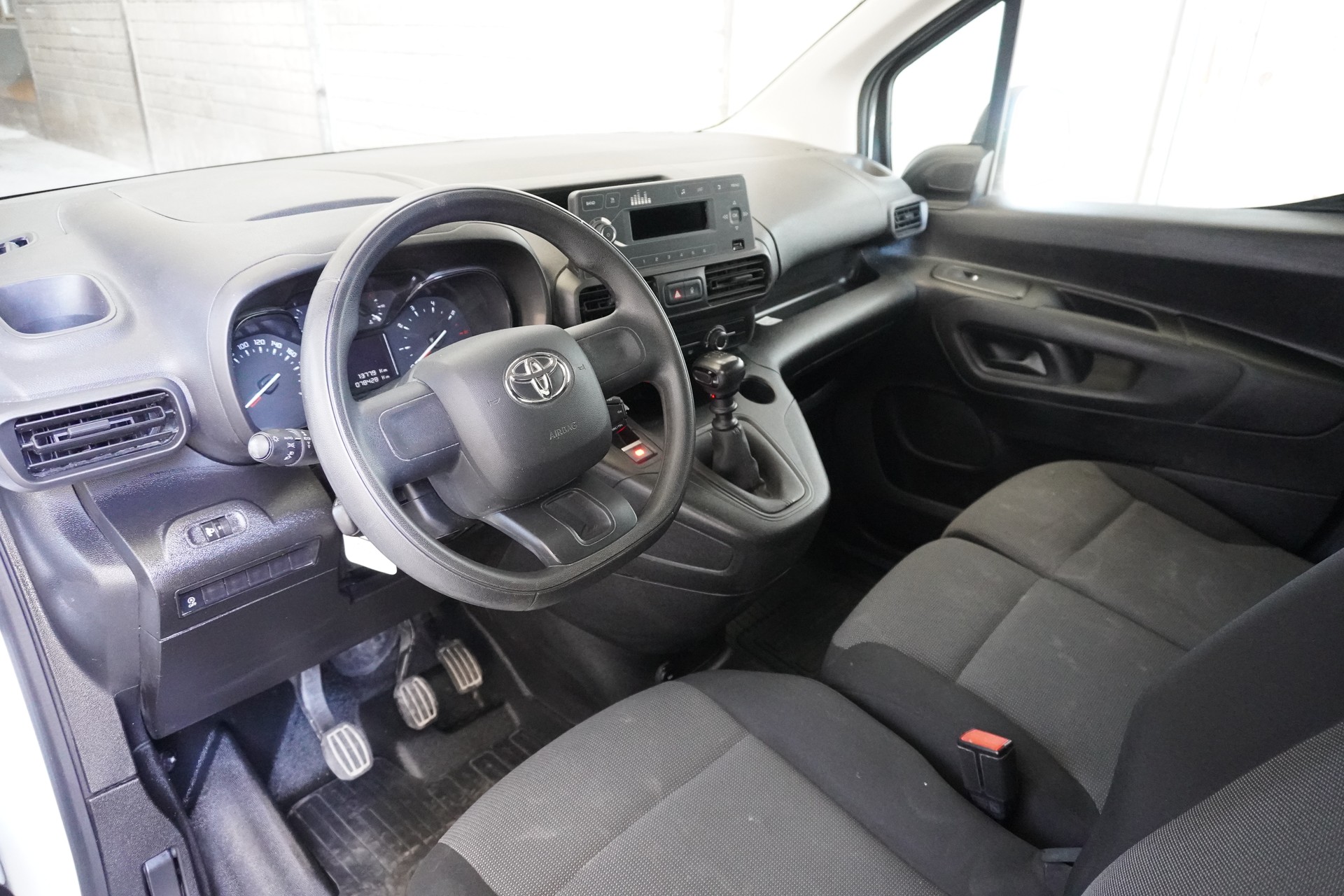 TOYOTA Proace City Van 1.2 Profi Medium-image-4