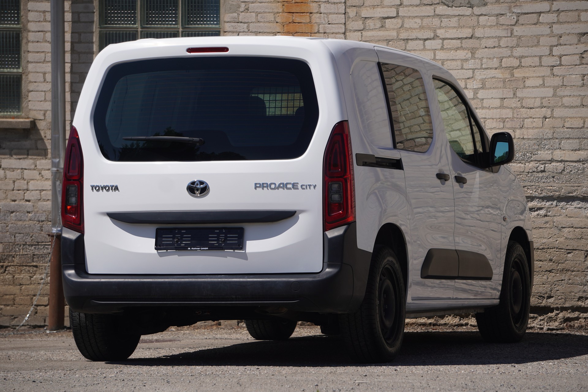TOYOTA Proace City Van 1.2 Profi Medium-image-2