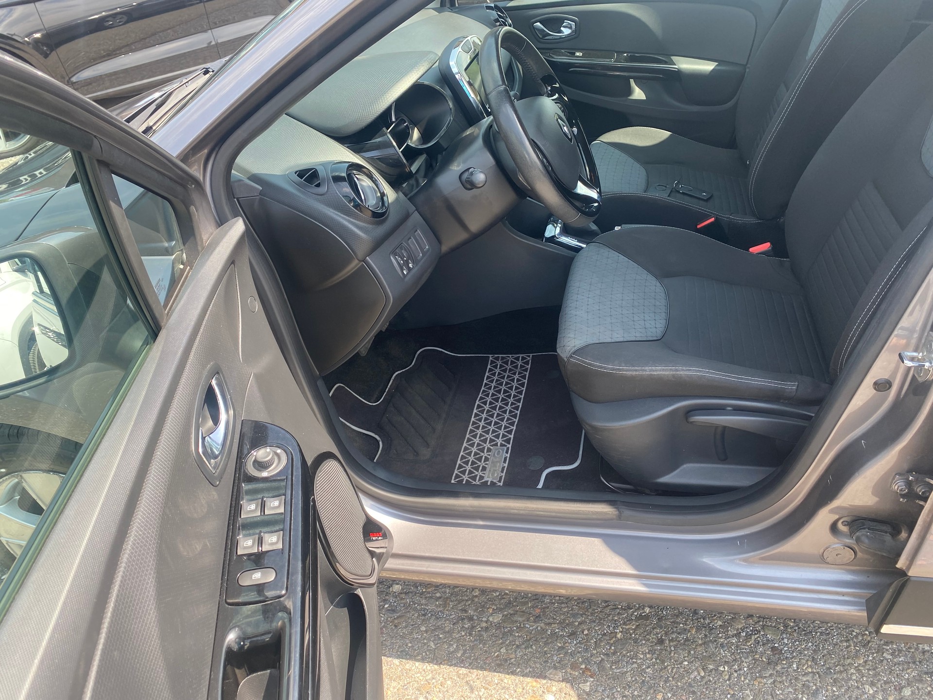 RENAULT Clio 1.2 16V T Dynamique EDC-image-4