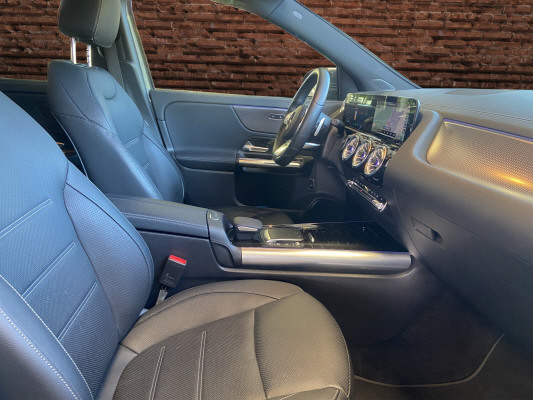 MERCEDES-BENZ EQA 350 AMG Line 4Matic-image-10