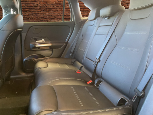 MERCEDES-BENZ EQA 350 AMG Line 4Matic-image-12