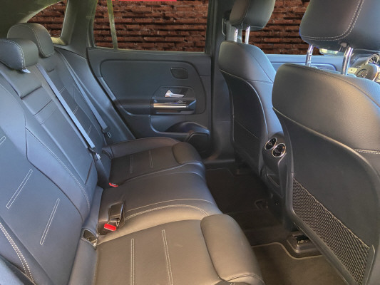 MERCEDES-BENZ EQA 350 AMG Line 4Matic-image-11