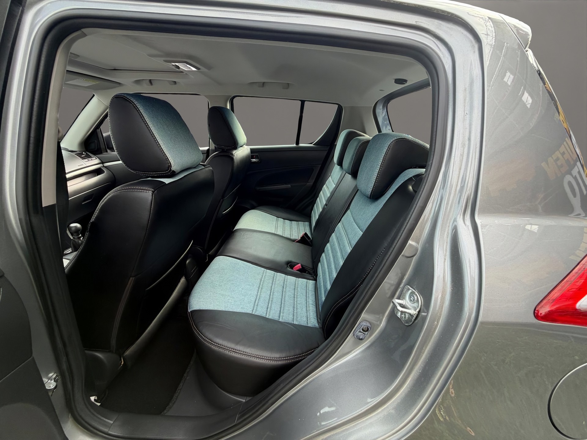 SUZUKI Swift 1.2i 16V GL Indigo-image-11