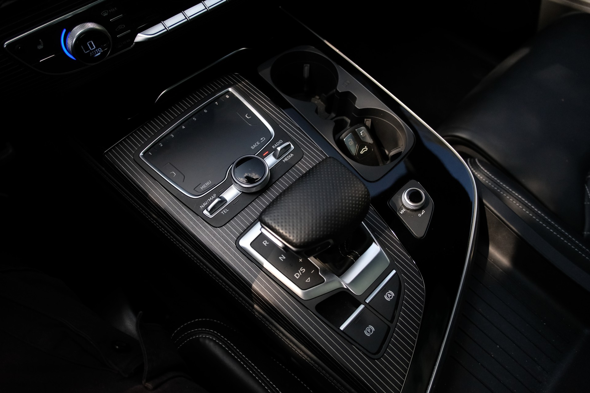 AUDI Q7 3.0 TDI quattro tiptronic-image-18