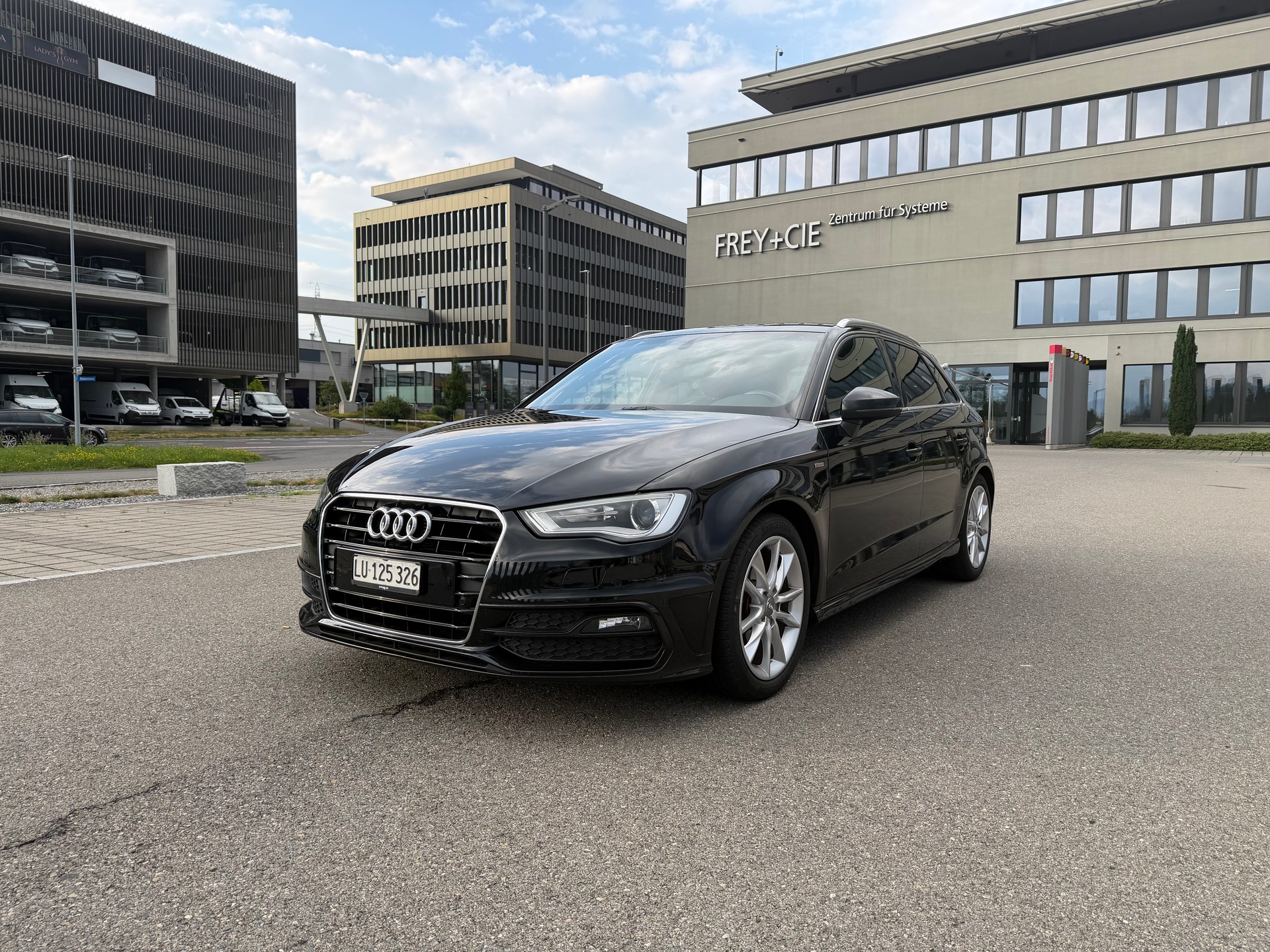 AUDI 1.6 TDI 110 Ambiente S-Tr-image-0