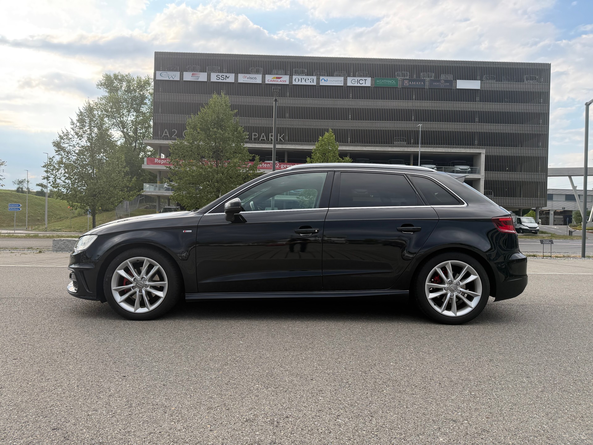 AUDI 1.6 TDI 110 Ambiente S-Tr-image-1