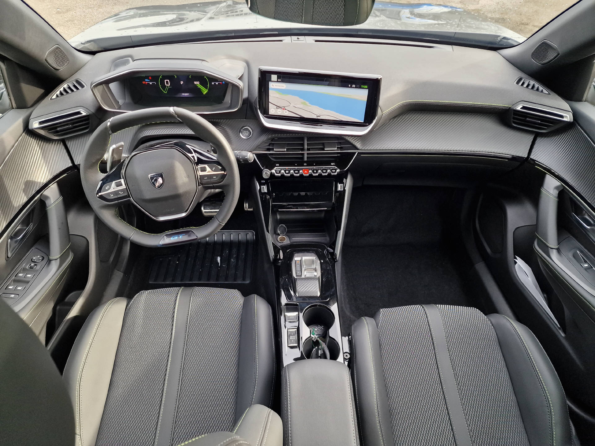 PEUGEOT 2008 1.2 Hybrid 145 GT Exclusive-image-10