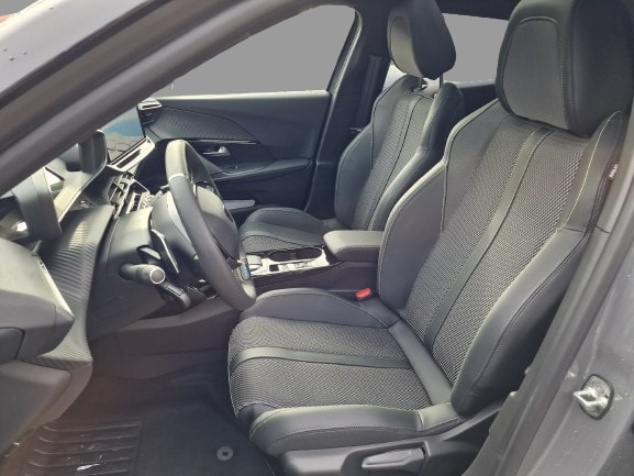 PEUGEOT 2008 1.2 Hybrid 145 GT Exclusive-image-12