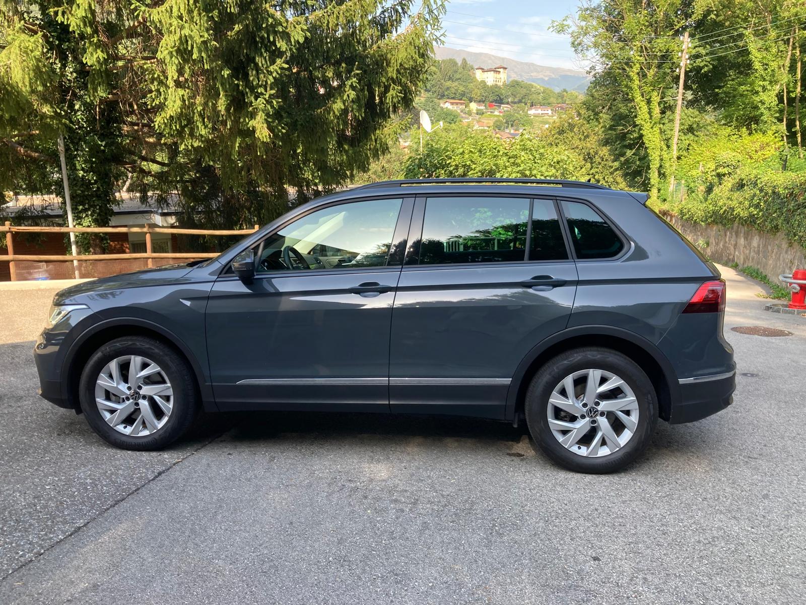 VW Tiguan 2.0TSI Elegance 4Motion DSG-image-3