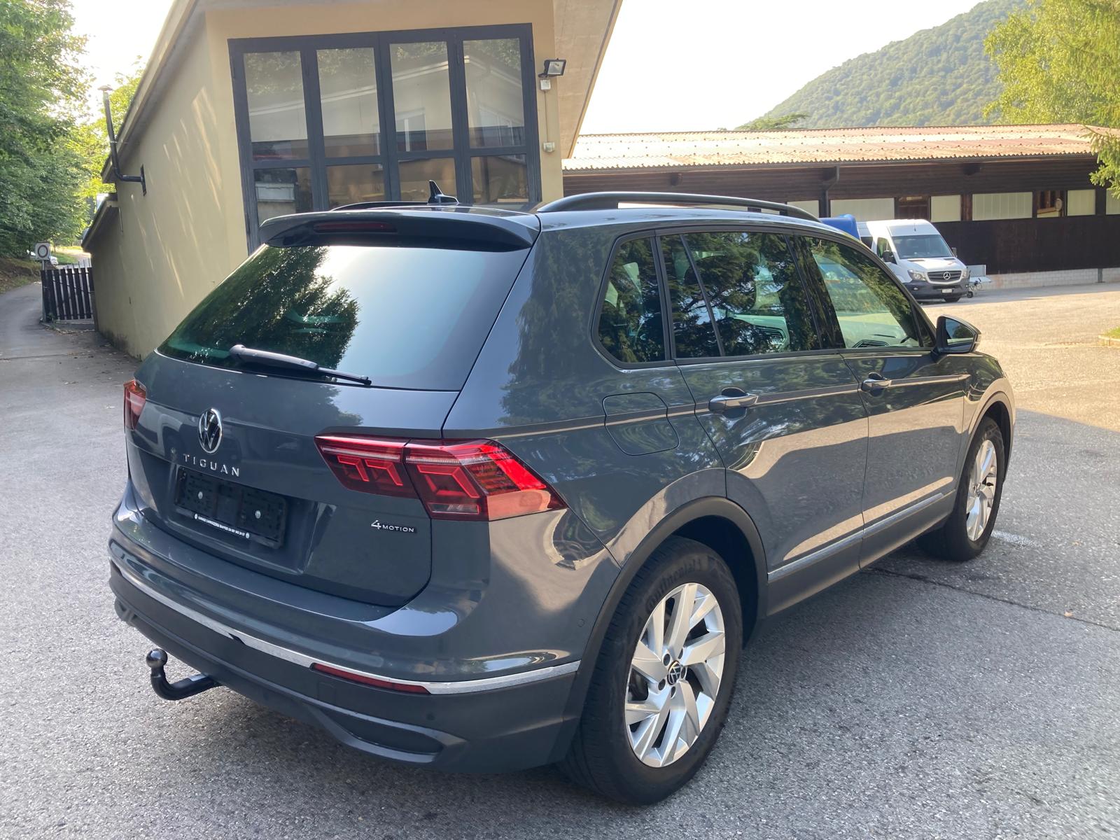 VW Tiguan 2.0TSI Elegance 4Motion DSG-image-6