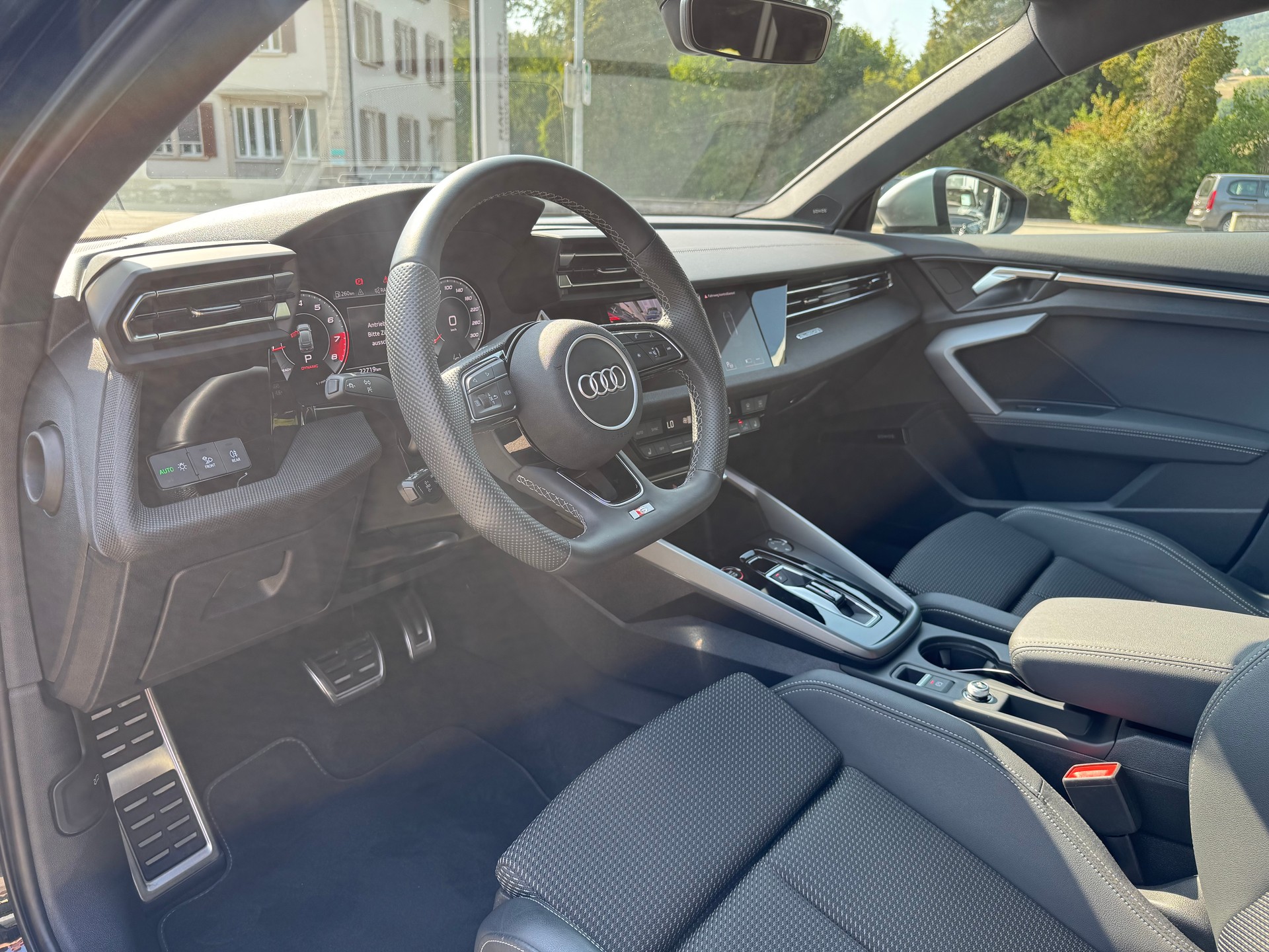 AUDI S3 Sportback *Performance Akrapovic* TFSI quattro S-tronic-image-13