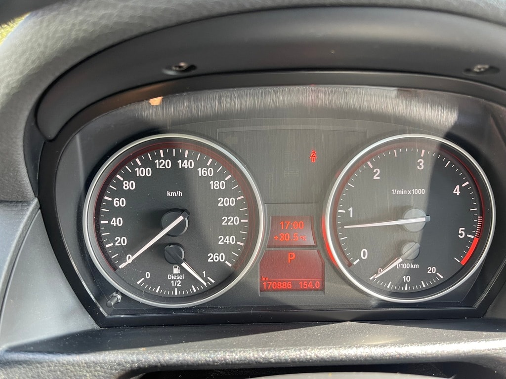 BMW 20d sDrive-image-4