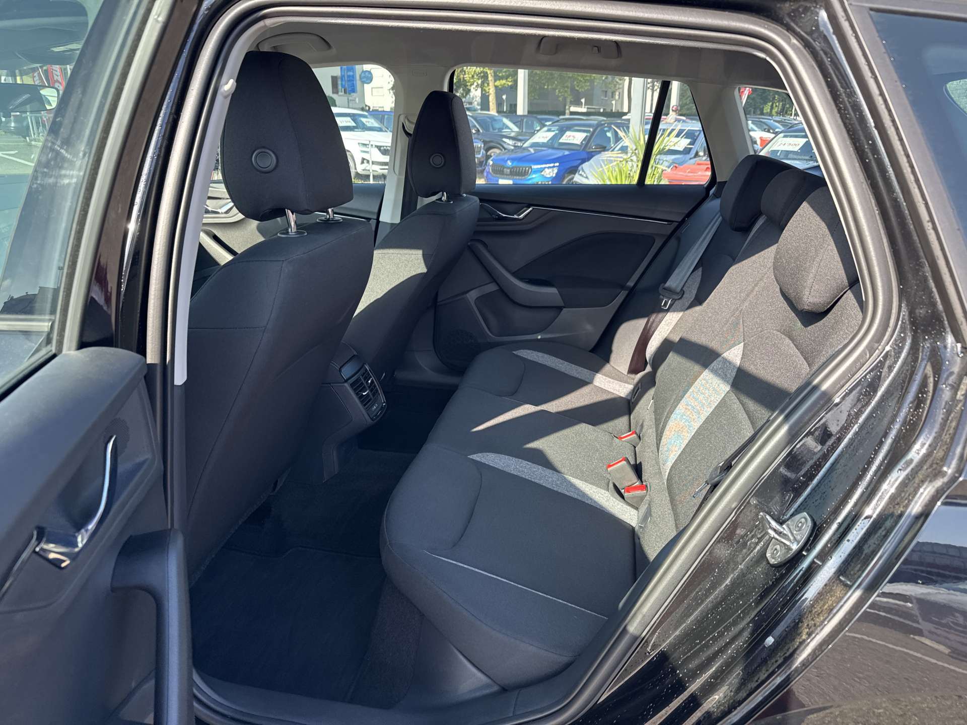 SKODA Kamiq 1.0 TSi Essence DSG-Automat-image-6
