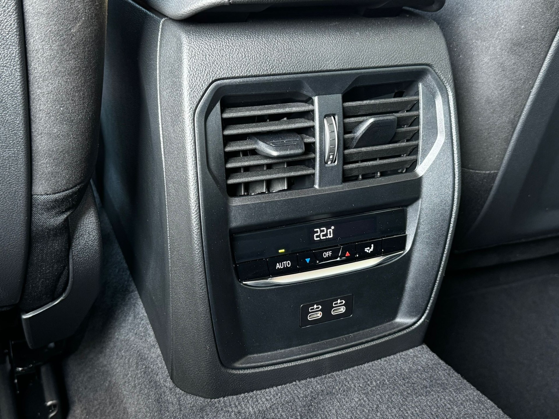 BMW 330i Touring xDrive Steptronic M Sport *Elektr. Anhängerkupplung**Panoramadach**Shadow-Line**Live Cockpit**245PS**Modell 2025*-image-18
