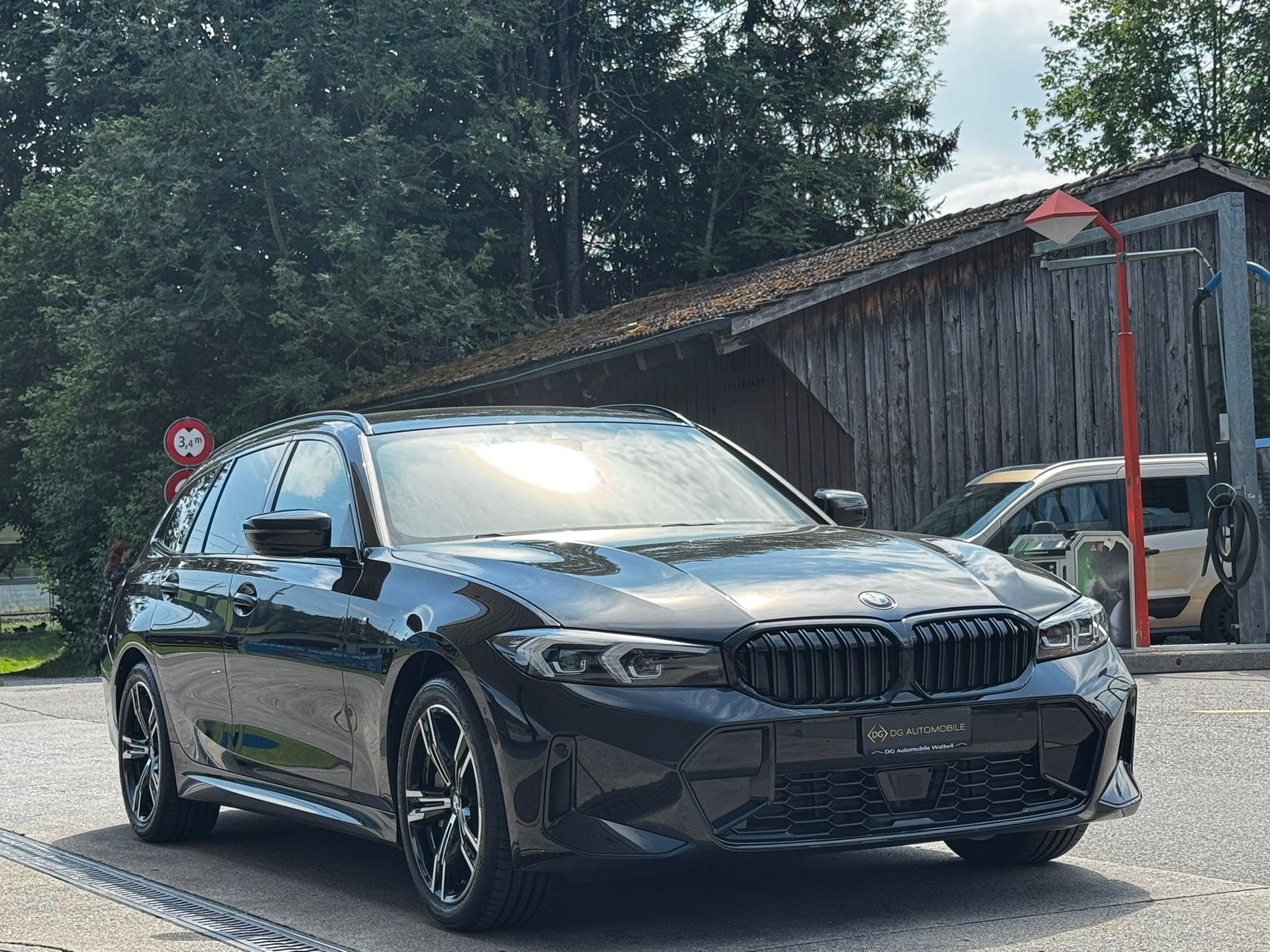 BMW 330i Touring xDrive Steptronic M Sport *Elektr. Anhängerkupplung**Panoramadach**Shadow-Line**Live Cockpit**245PS**Modell 2025*-image-3