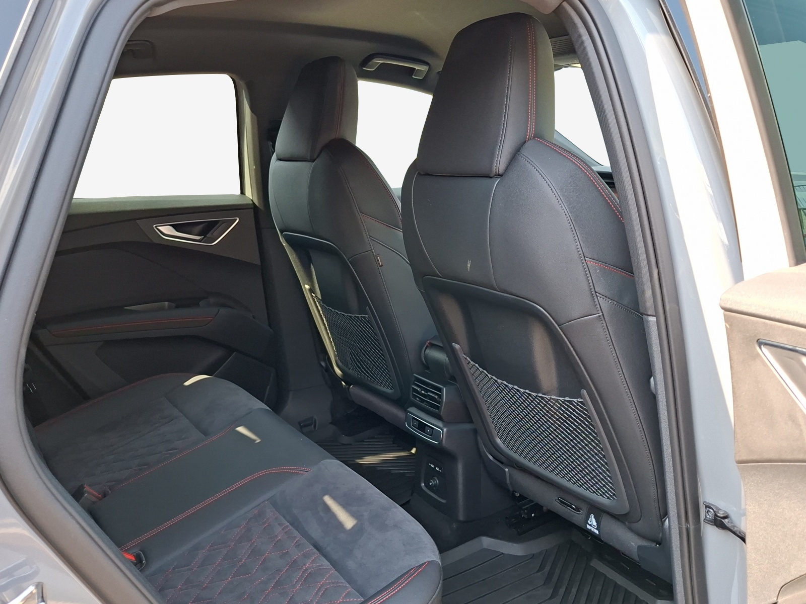 AUDI Q4 Sportback e-tron 45 Edition Swiss Ski quattro-image-14