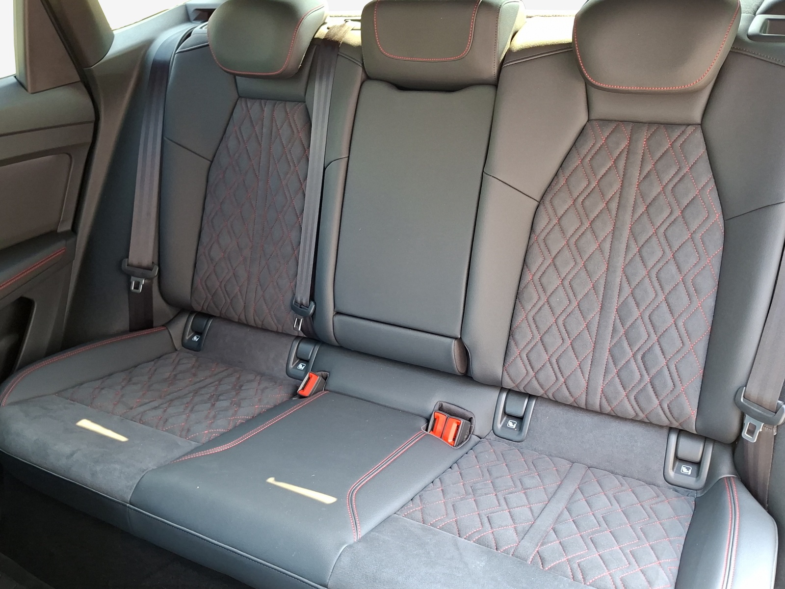 AUDI Q4 Sportback e-tron 45 Edition Swiss Ski quattro-image-12