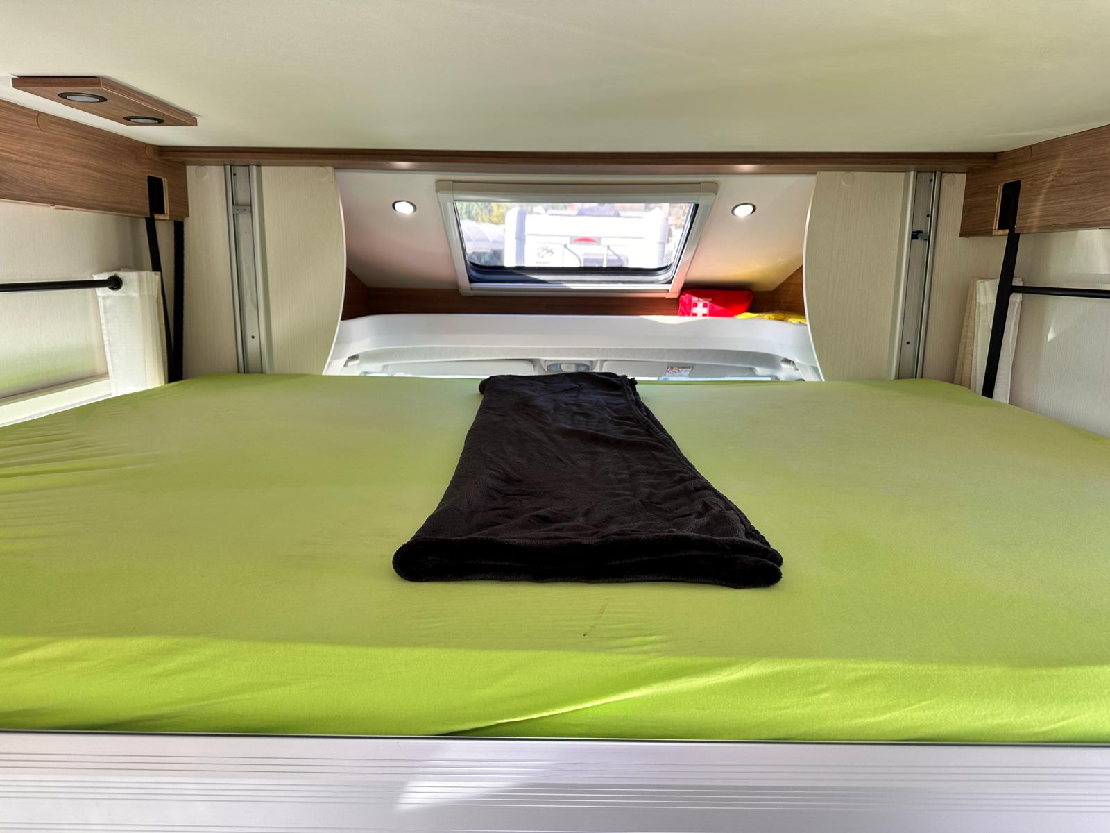 PILOTE P696 D ***Der Pilote ist das perfekte Fahrzeug für Paare, die auf unter 7 Metern Länge nicht auf Platz verzichten wollen***-showroom-element-3