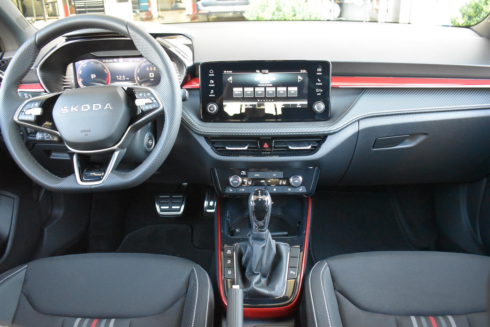 SKODA Fabia 1.0 TSI Monte Carlo DSG-image-8