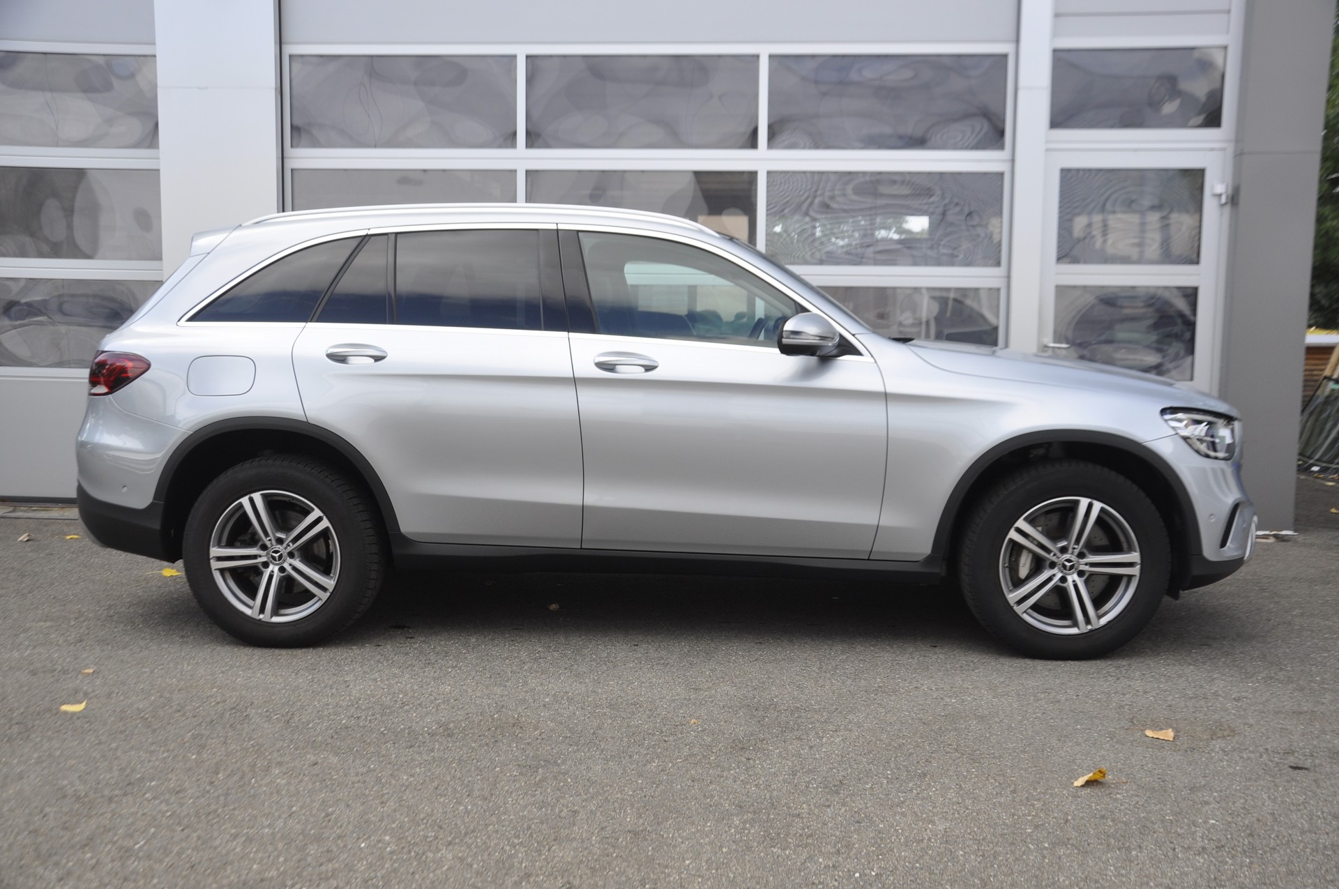 MERCEDES-BENZ GLC 300 e 4Matic 9G-Tronic I Anhängerkupplung-image-1