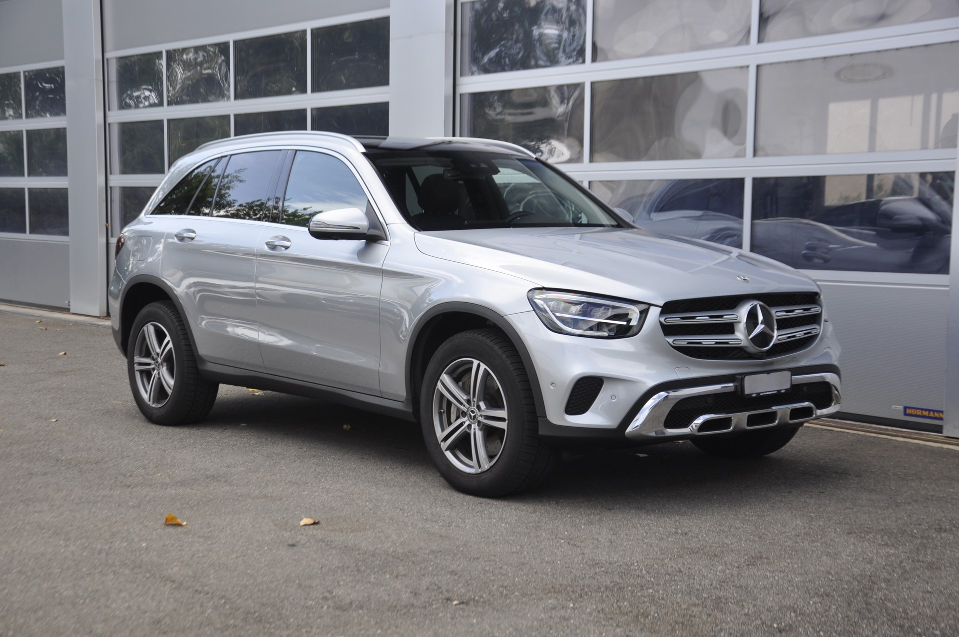 MERCEDES-BENZ GLC 300 e 4Matic 9G-Tronic I Anhängerkupplung-image-0