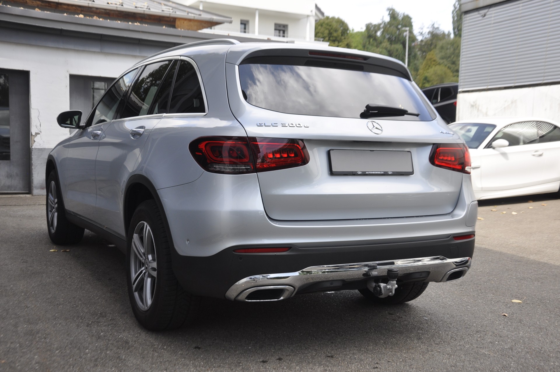 MERCEDES-BENZ GLC 300 e 4Matic 9G-Tronic I Anhängerkupplung-image-15