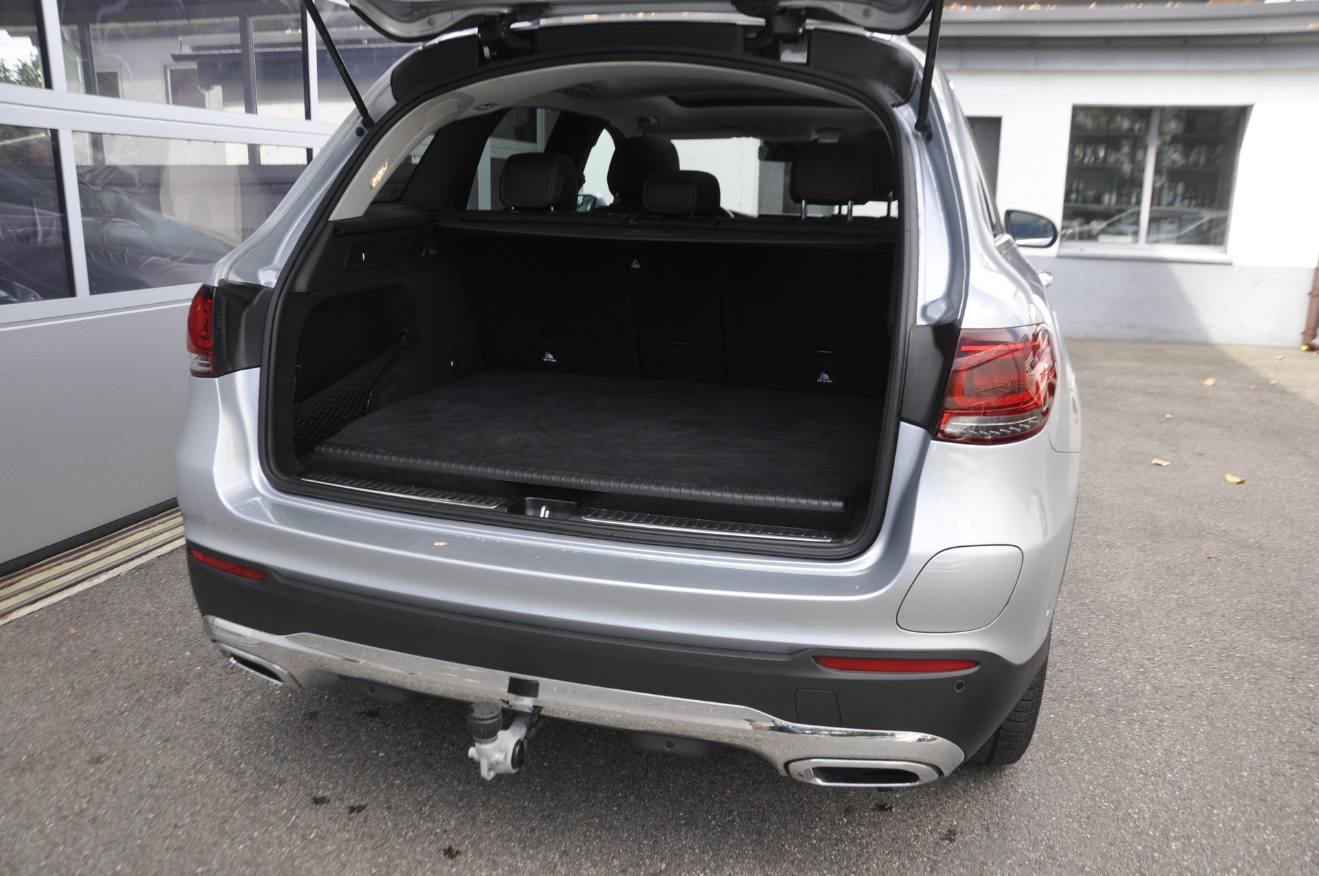 MERCEDES-BENZ GLC 300 e 4Matic 9G-Tronic I Anhängerkupplung-image-14