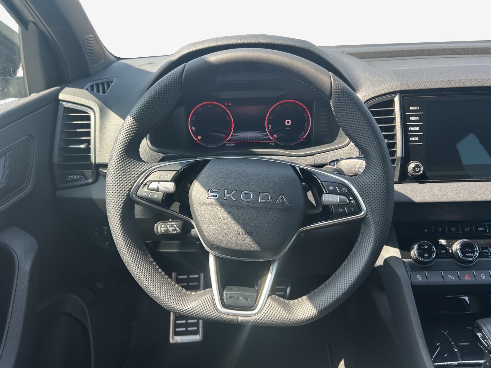 SKODA Karoq 2.0 TSI SportLine 4x4 DSG-image-9