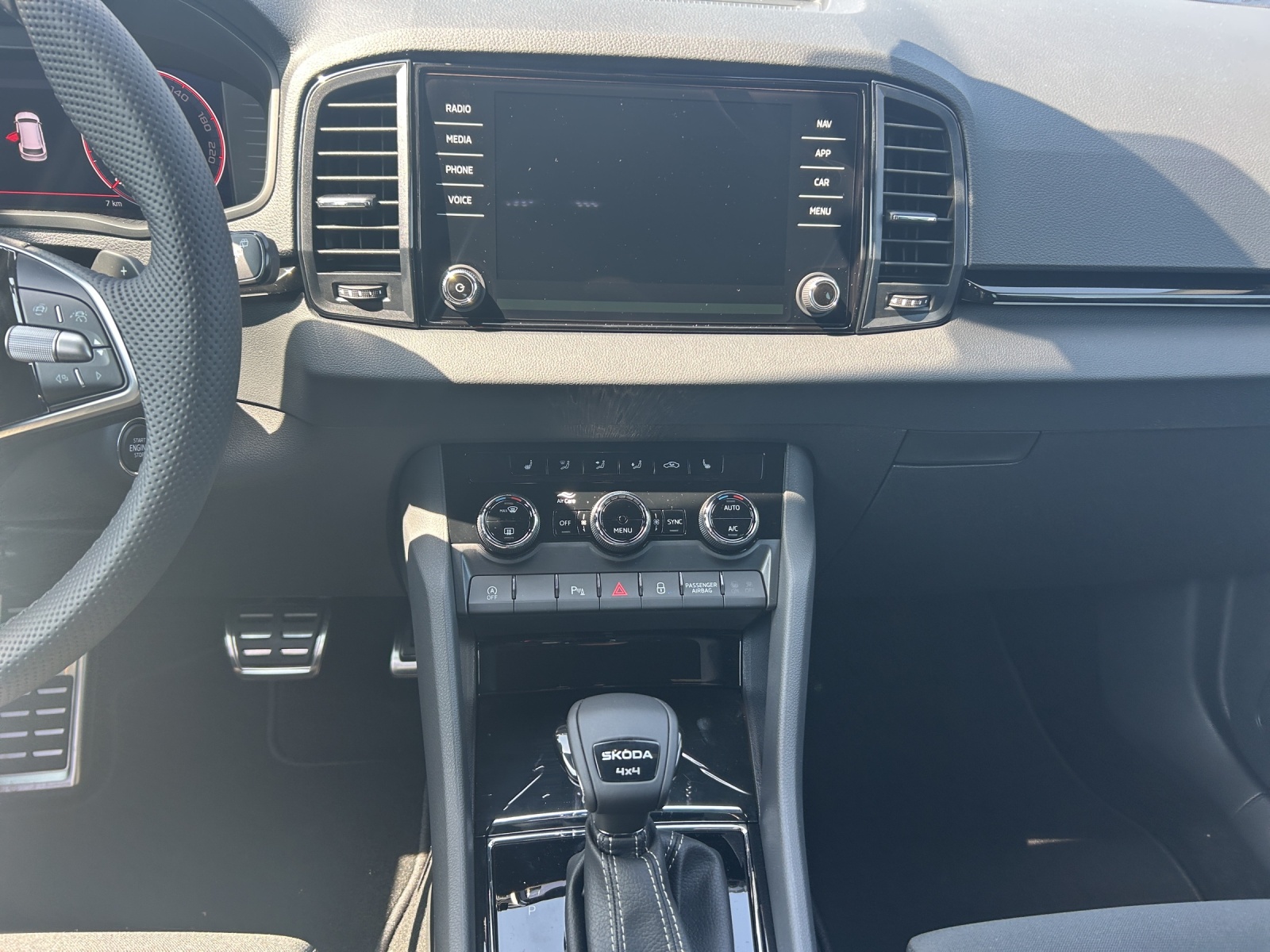 SKODA Karoq 2.0 TSI SportLine 4x4 DSG-image-10