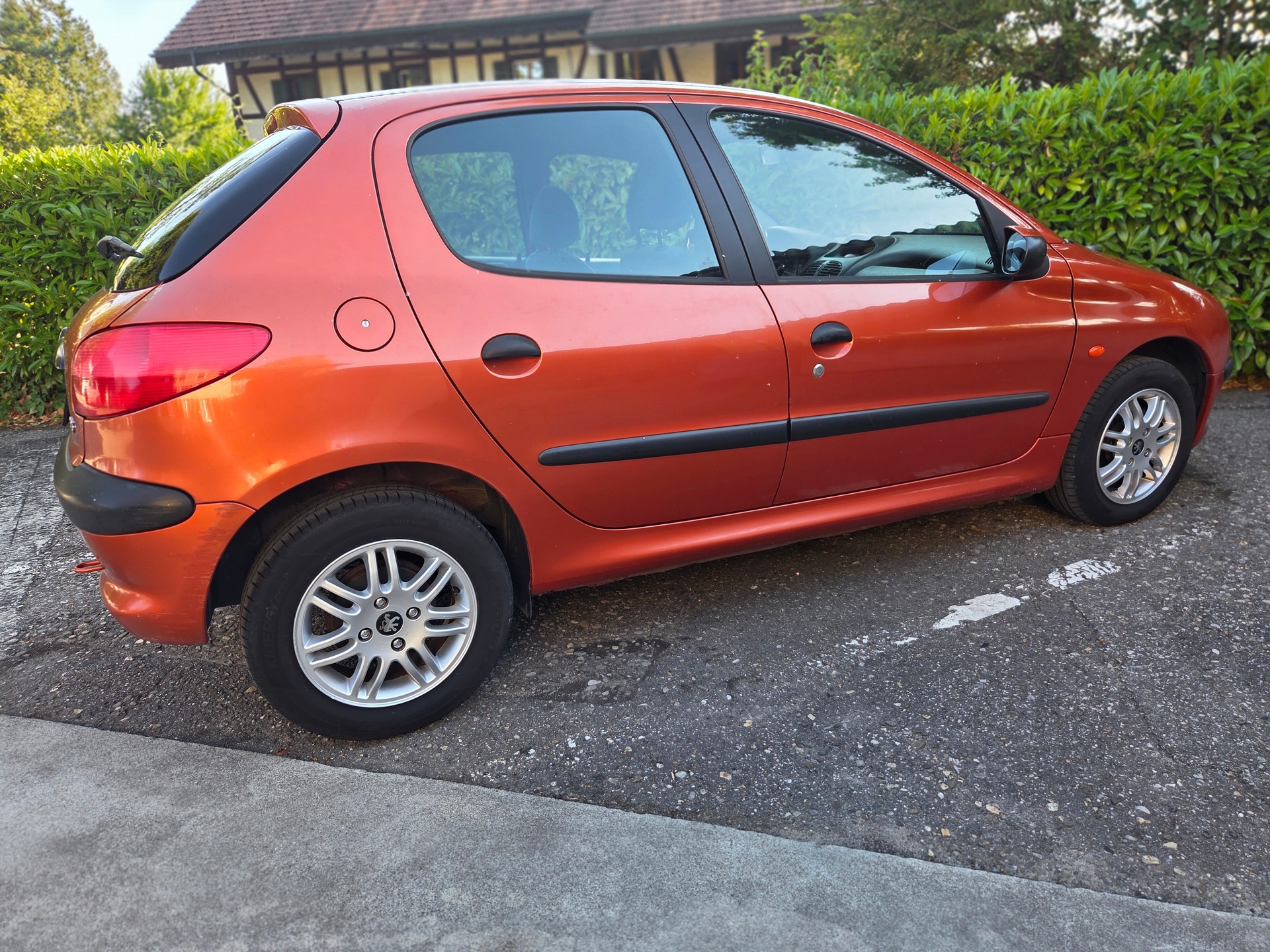 PEUGEOT 206 1.6 XT Premium-image-2