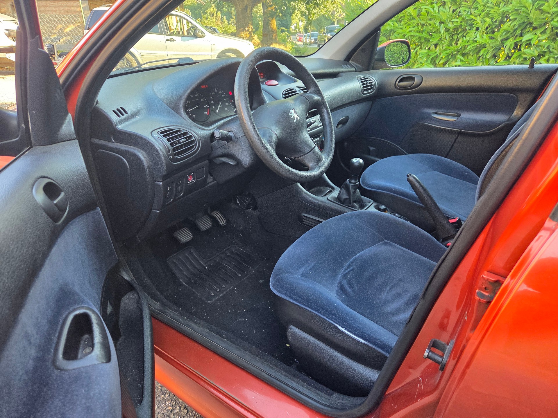 PEUGEOT 206 1.6 XT Premium-image-5