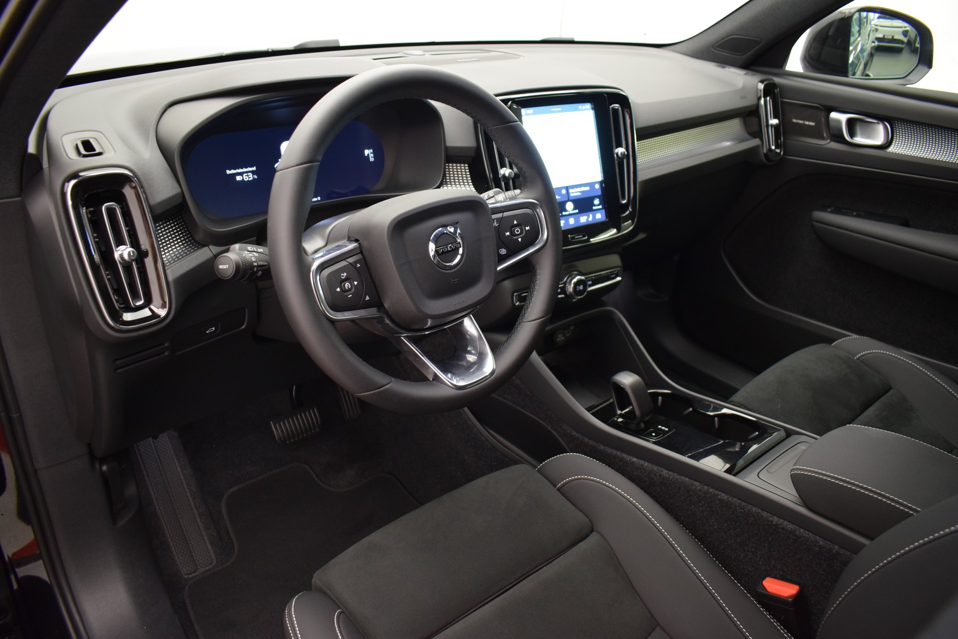 VOLVO EX40 82kWh Twin Motor AWD Plus, CH Typenschein-image-13