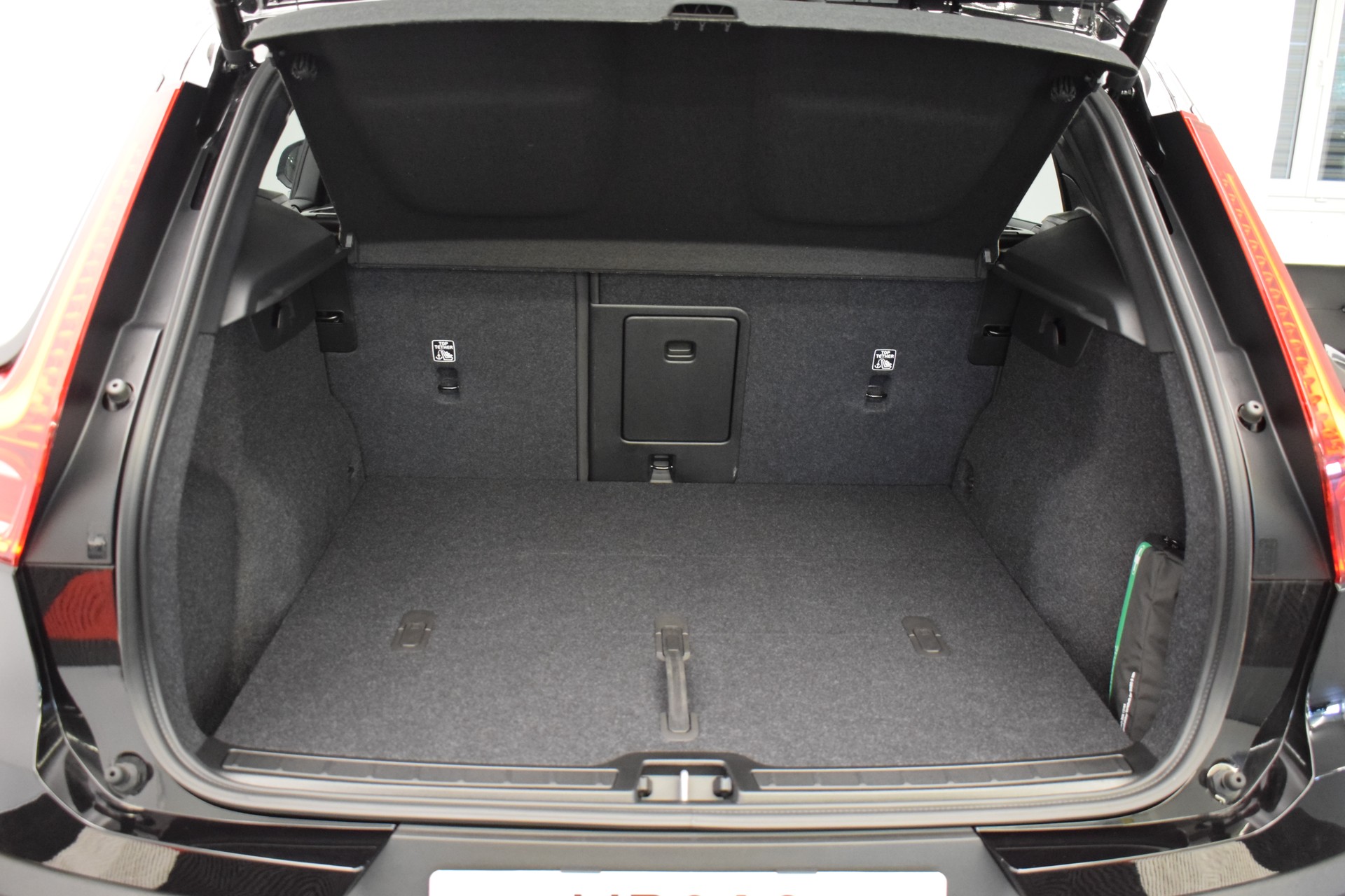 VOLVO EX40 82kWh Twin Motor AWD Plus, CH Typenschein-image-8