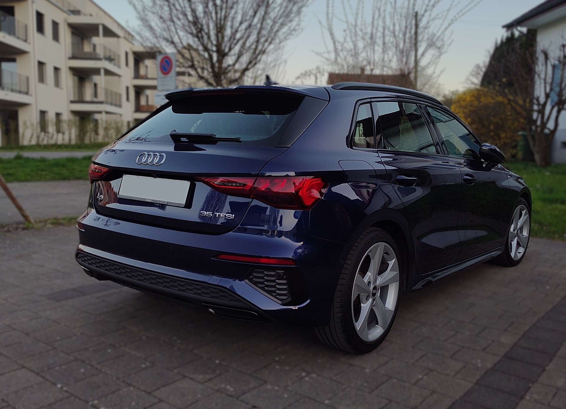 AUDI 1.5 35 TFSI S Line S-Tronic-image-2