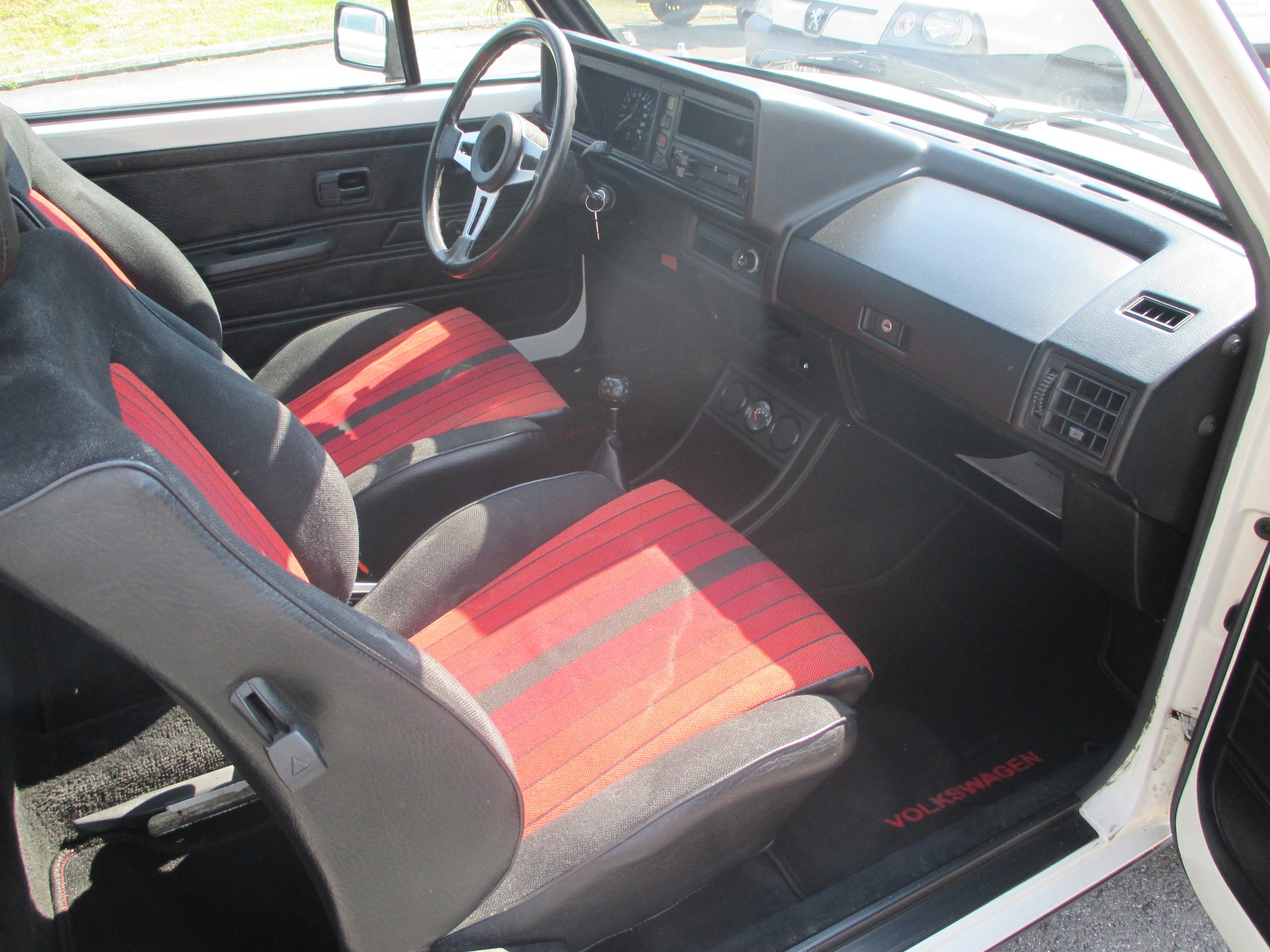 VW GTI 1.6 (110 CV 3 Portes)-image-4