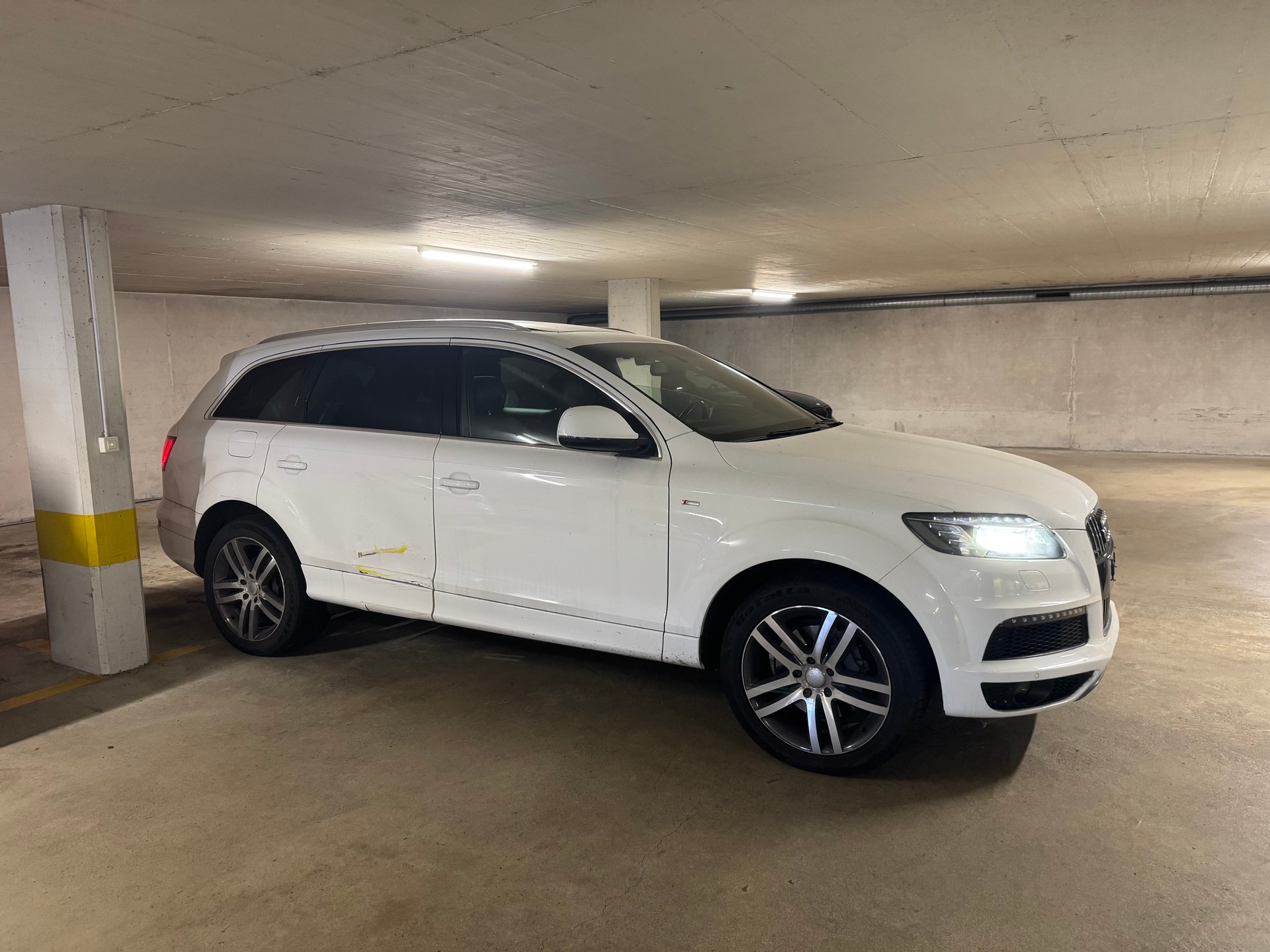 AUDI SUV-image-1